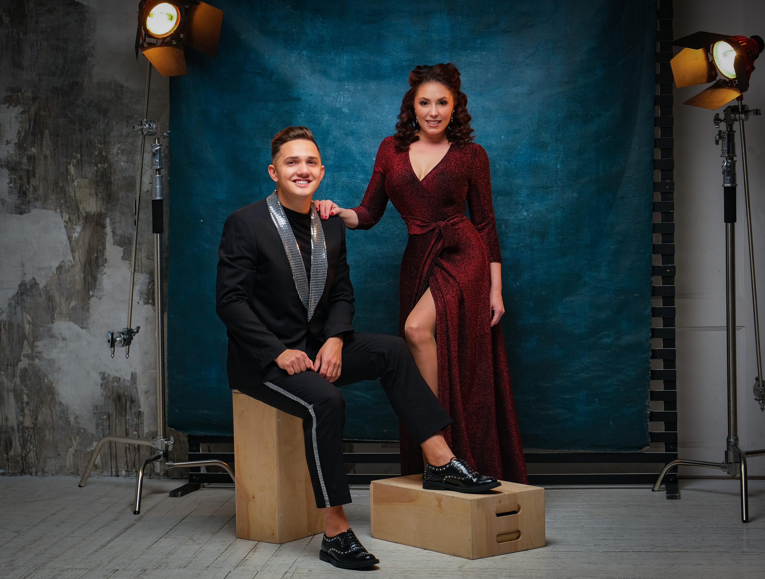 Семейная пара в студии бизнес портрет