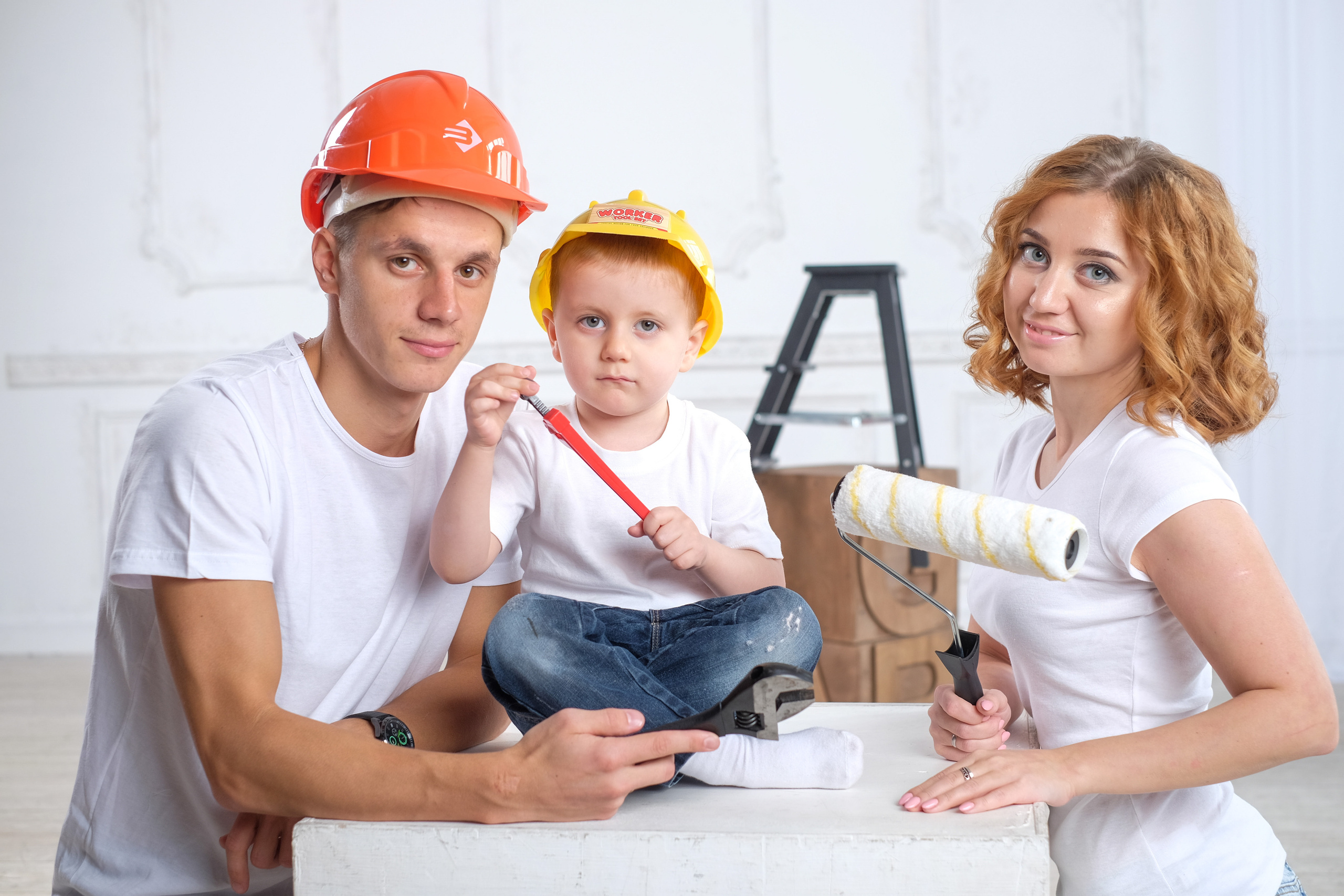 Семейная фотосессия в студии с детьми тематическая