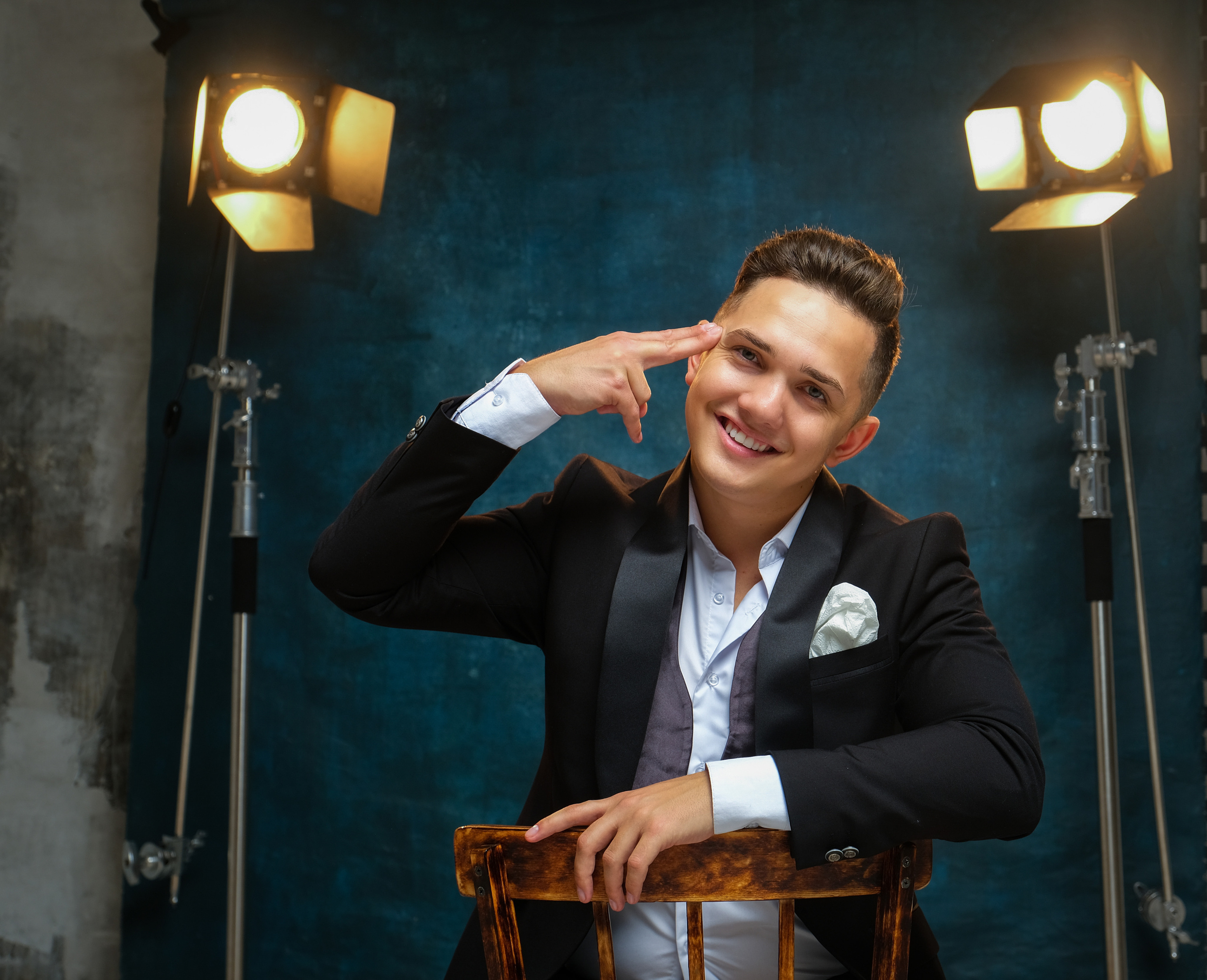 Портрет мужчины в студии