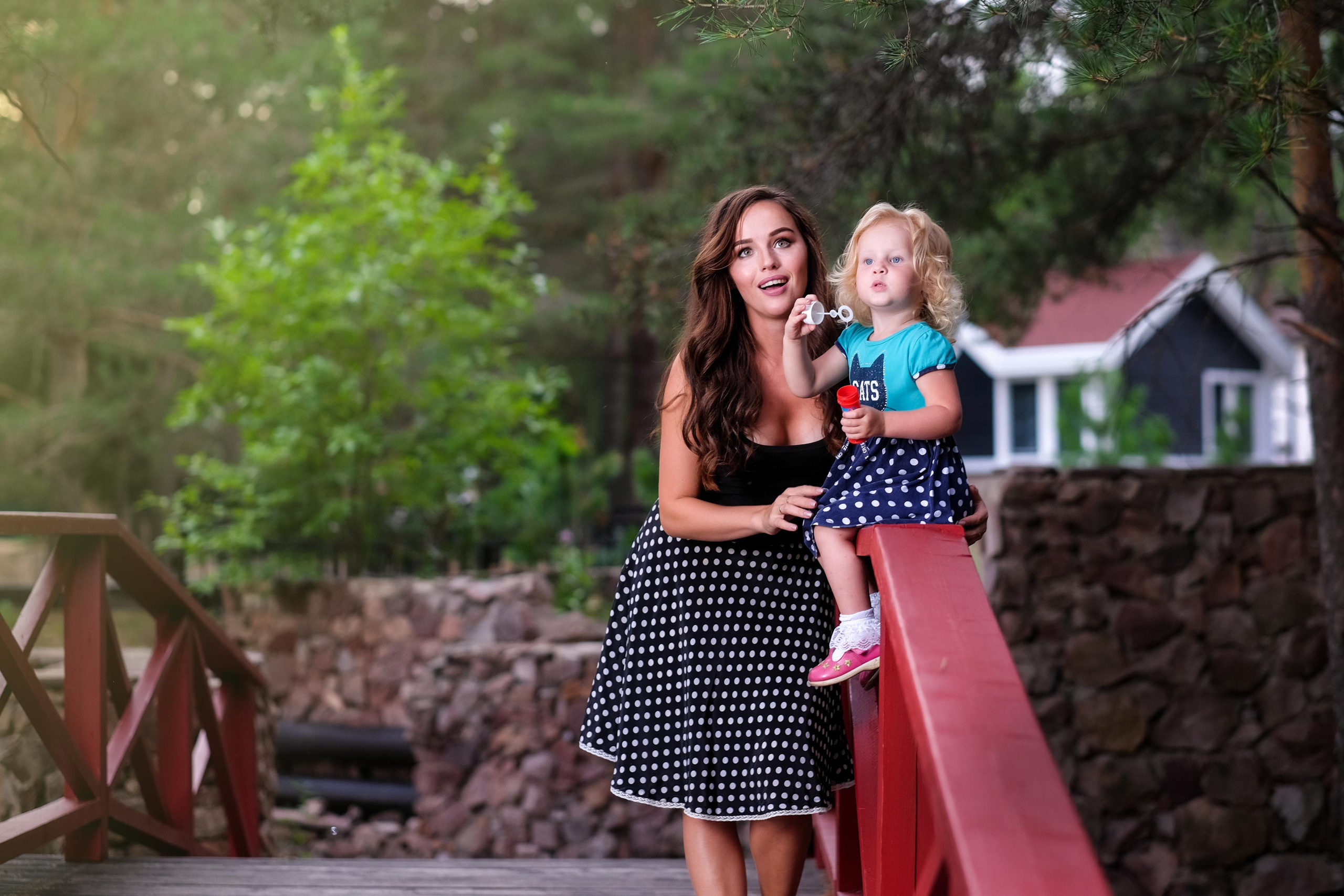 Мама с дочкой