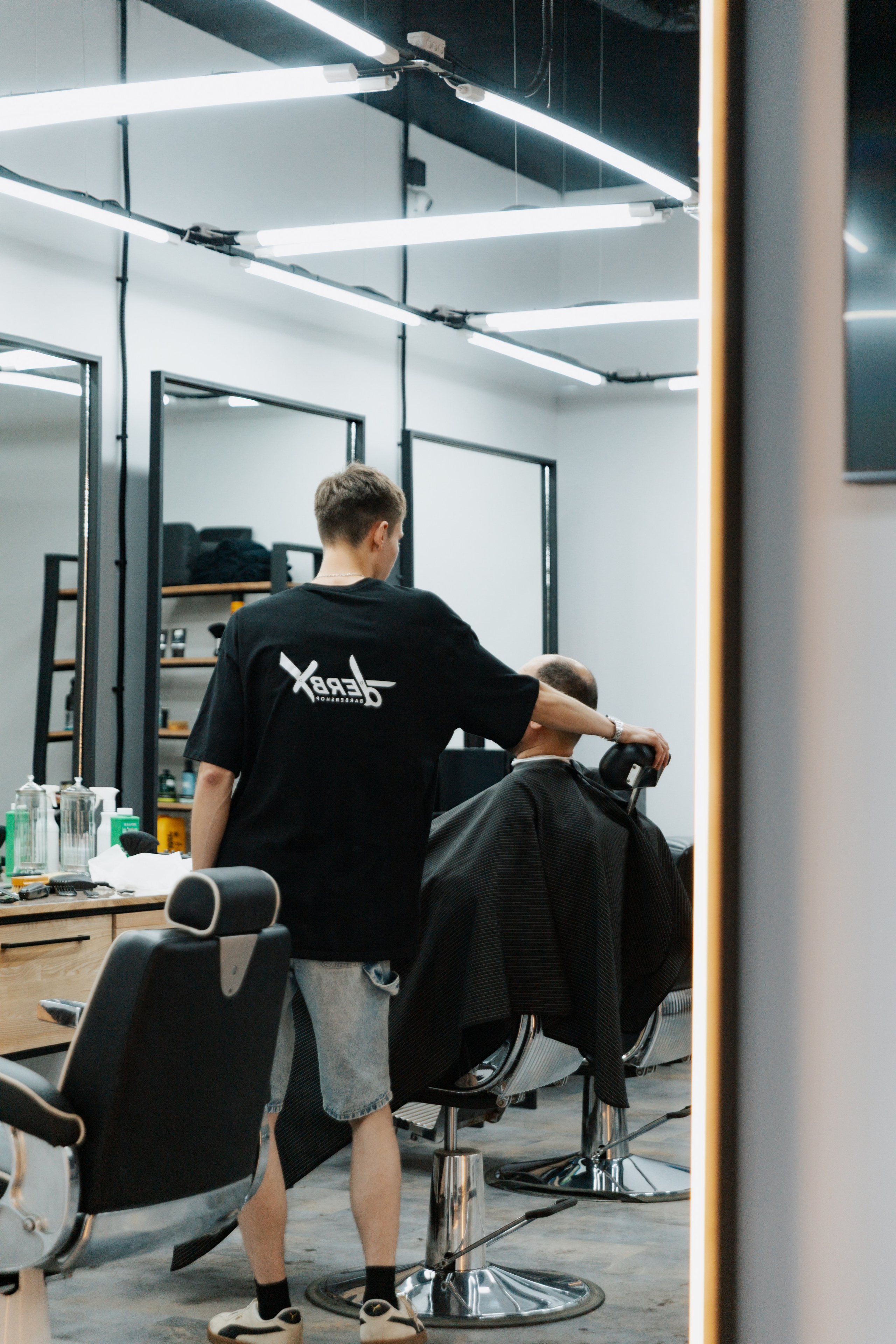 DERBY BARBERSHOP. LIYALEE PHOTO