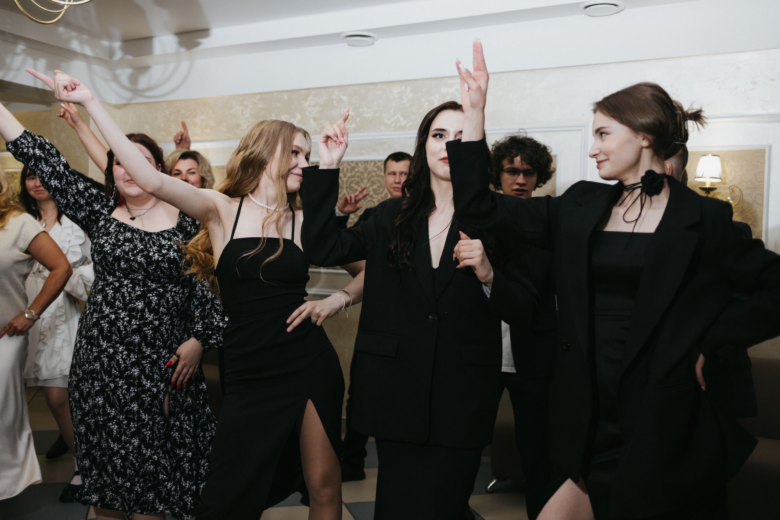 Выпускной 11 класс школы № 30. Свадебный и репортажной фотограф Денис Ожигин в Краснодаре и Краснодарском крае