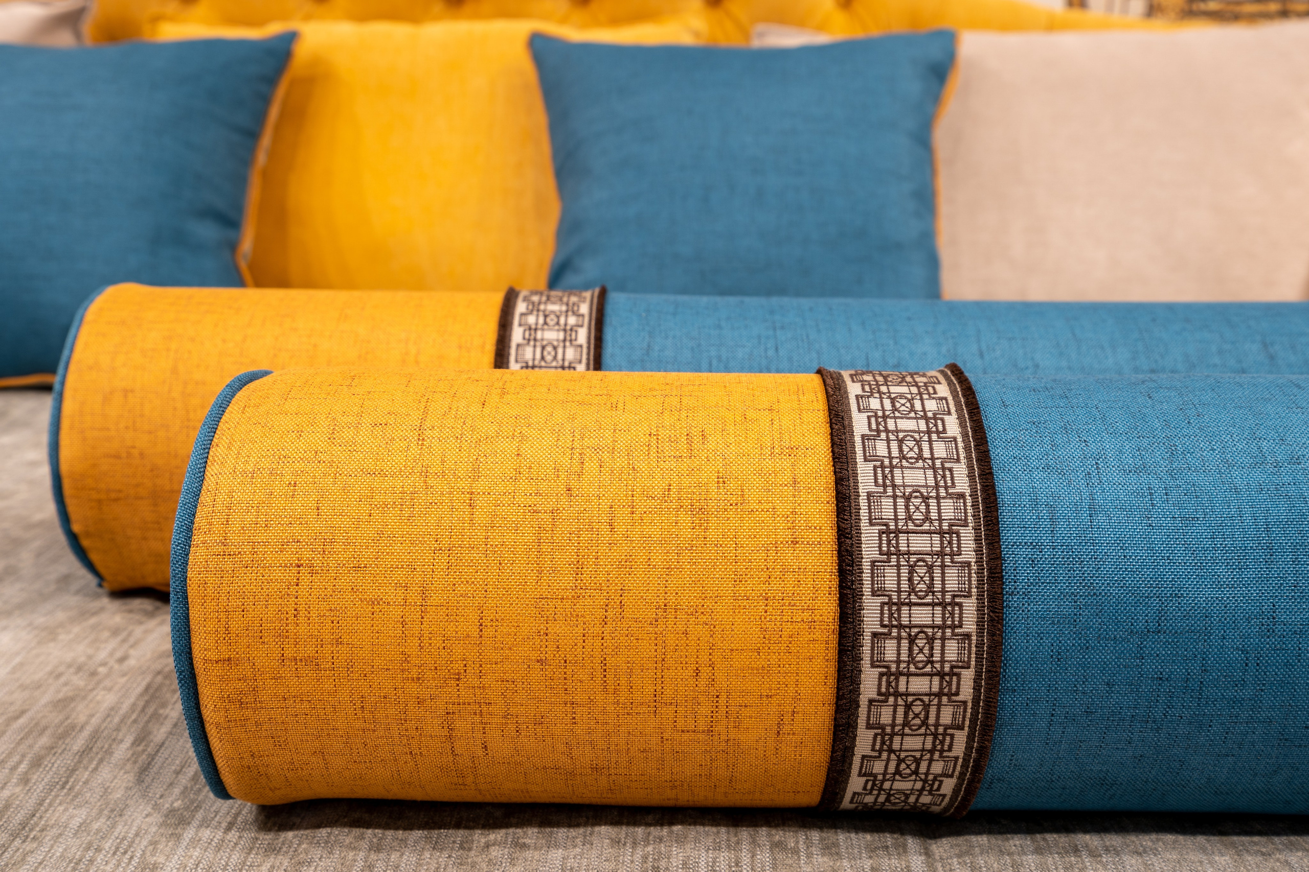 Подушки-валики заказать