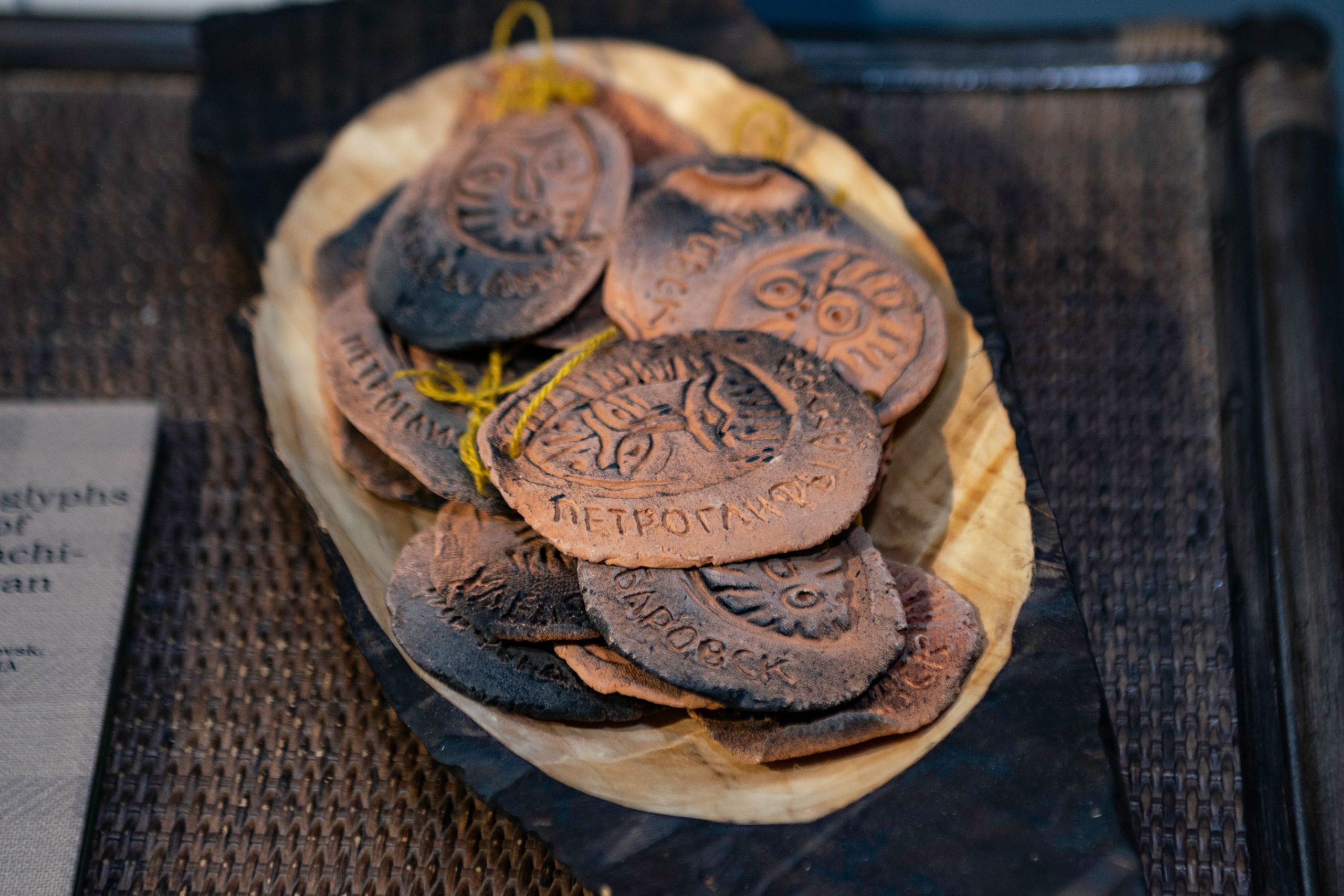 Антон Курдюмов фотограф в Хабаровске Рина Курдюмова фото27 foto27 Антон Дорофеев репортажный репортаж документалист Тони и Рина фотосоздатели выставка петроглифы связь времен галерея лист Хабаровск