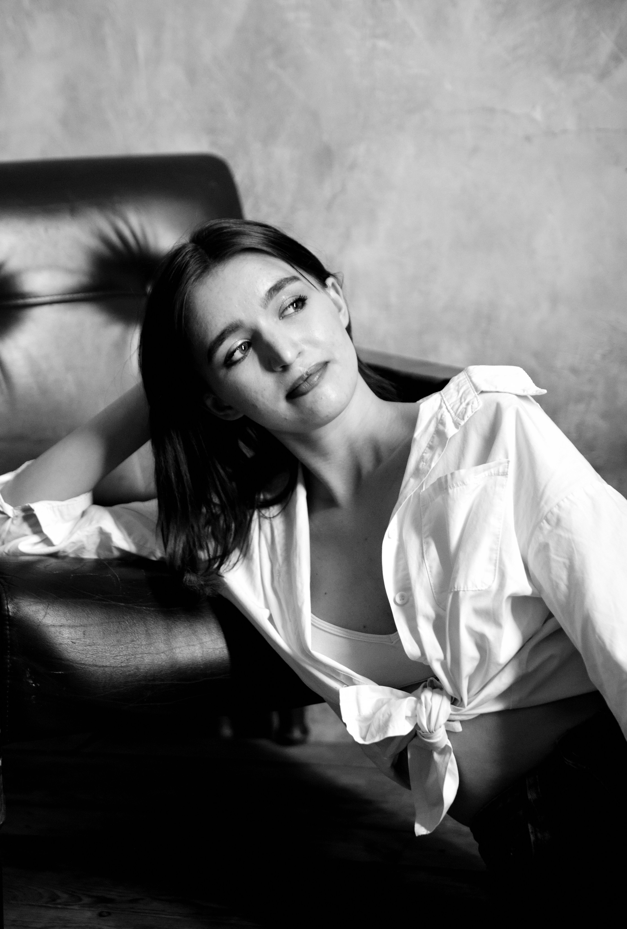 Соня Степаненко. Классический портрет от окна и циклорама