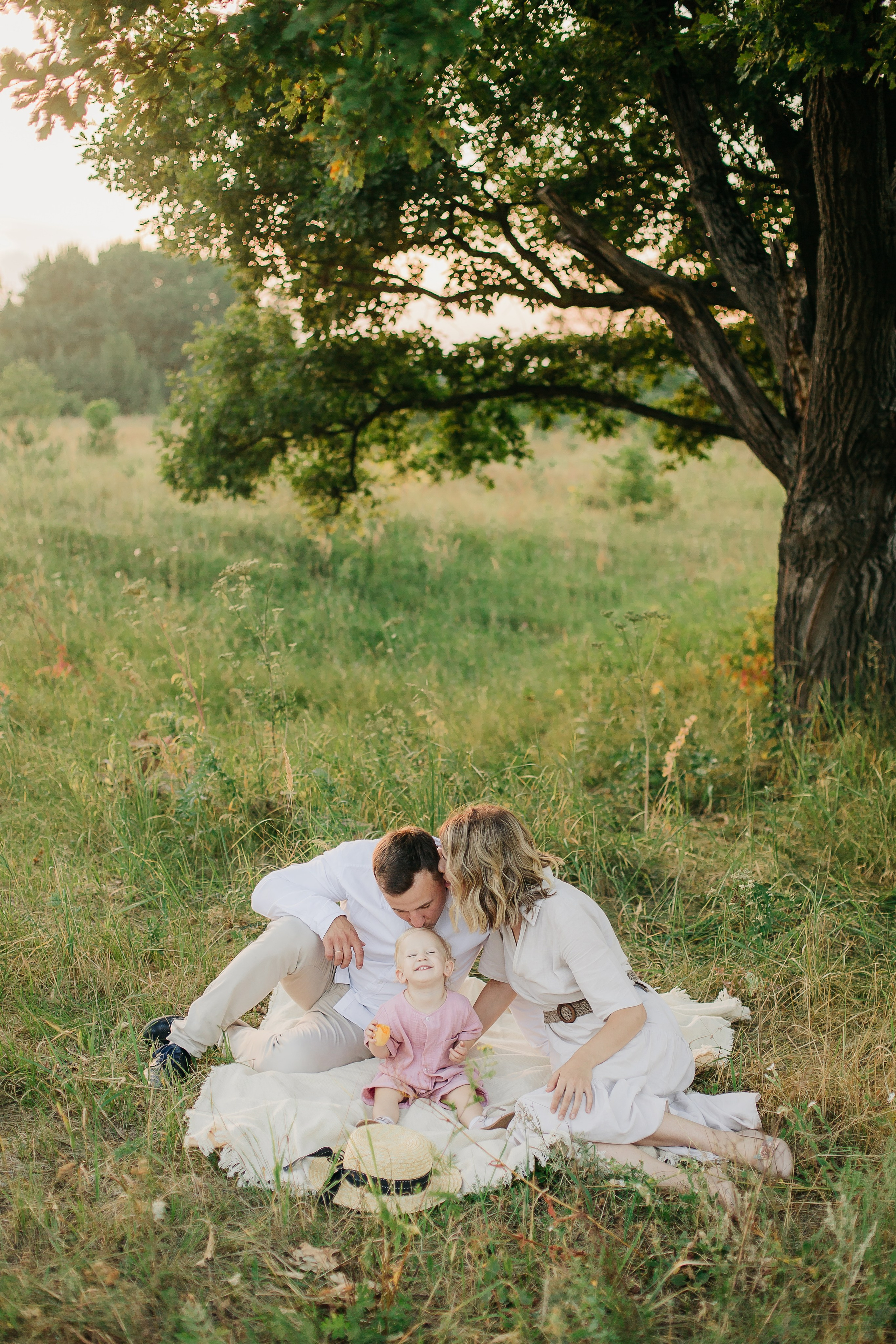Юлия, Дмитрий и Варя. Свадебный и семейный фотограф Александра Кос