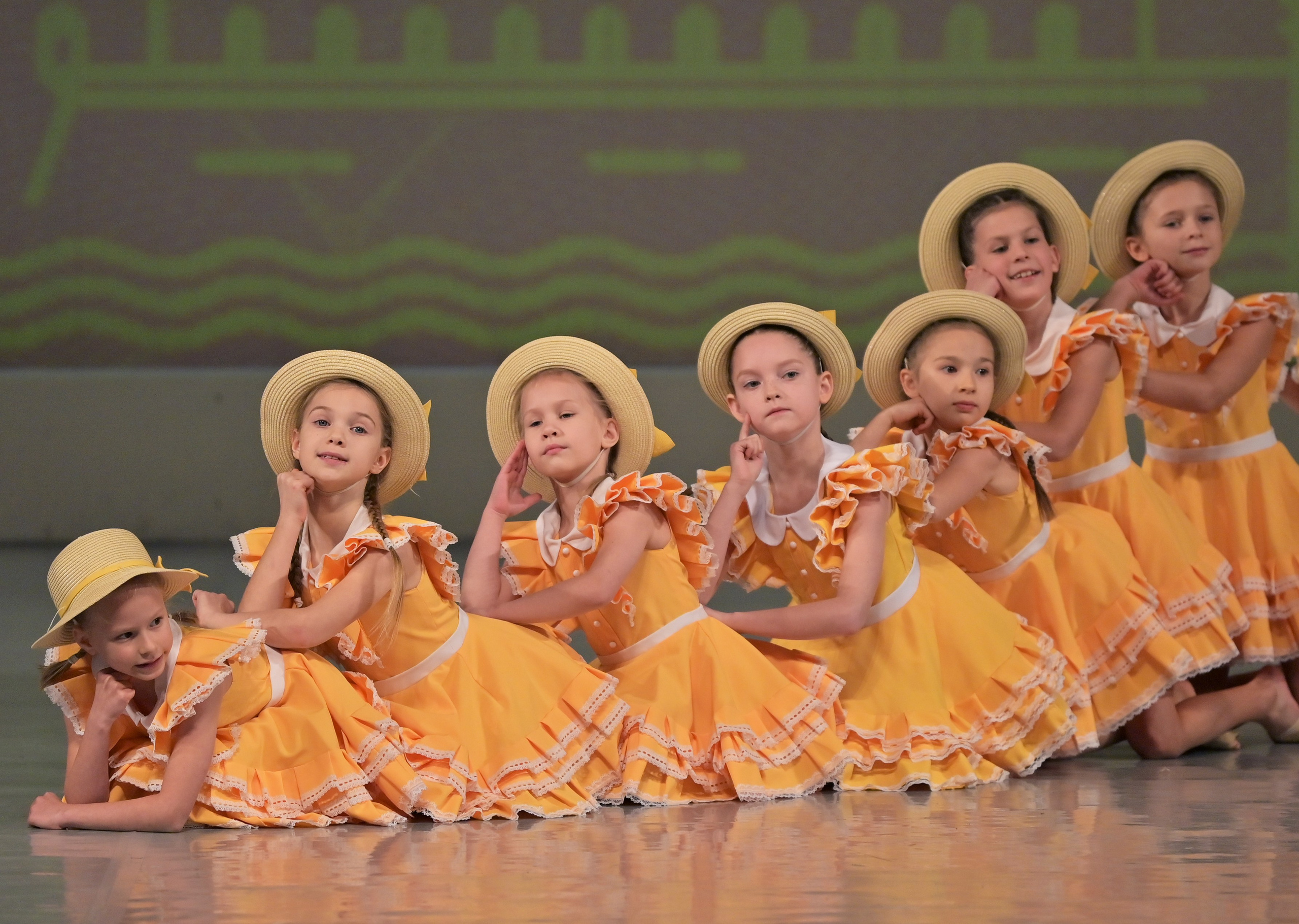 ART | FASHION | PODIUMS |SHOW