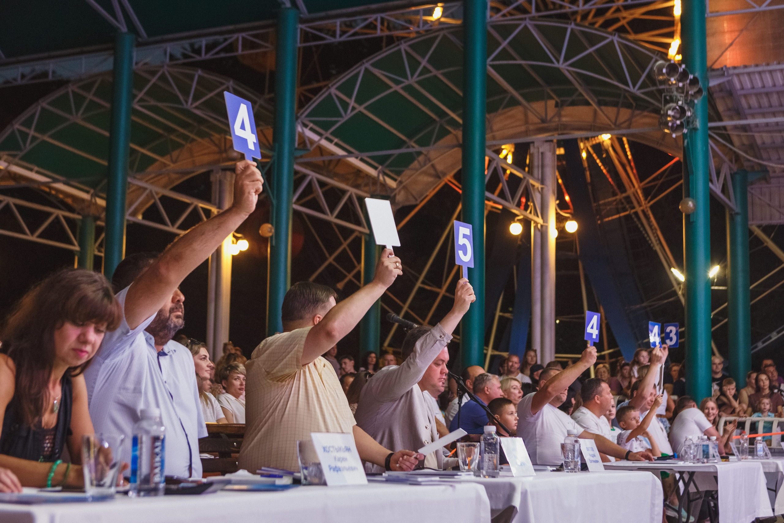 Шутки с уголка: Весёлый день с КВН в Парке Горького Таганрога. Свадебный и семейный фотограф в Таганроге Бакарюк Антон