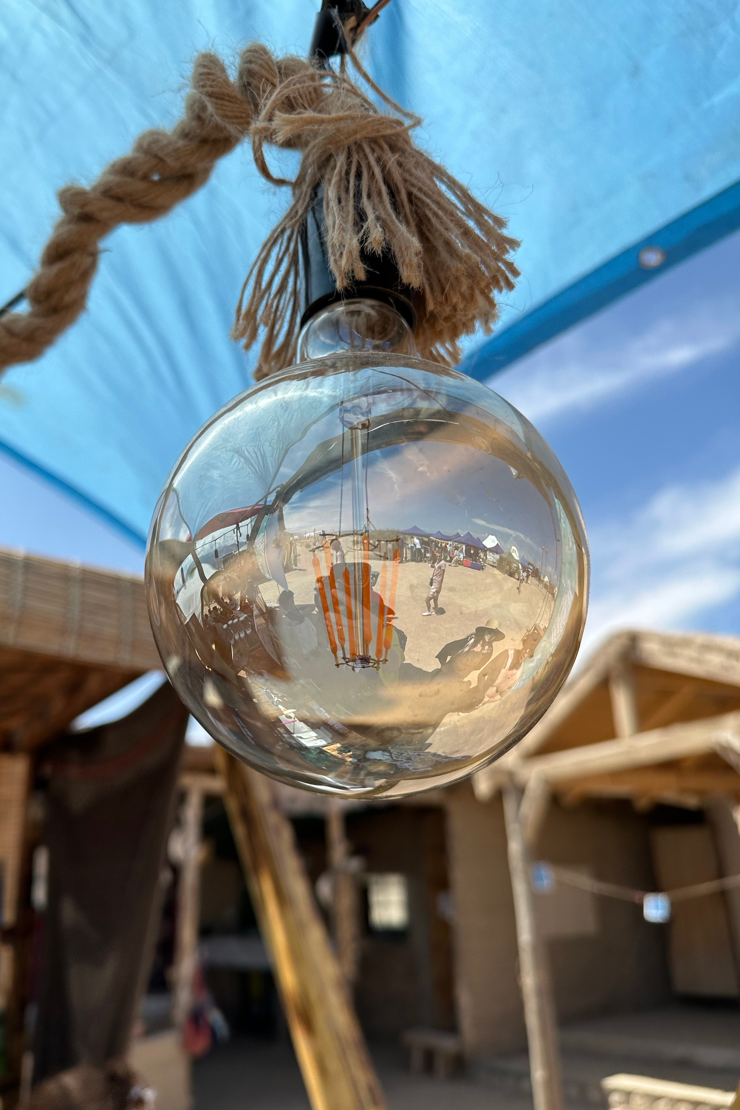 Отражение в шаре на Көлфест