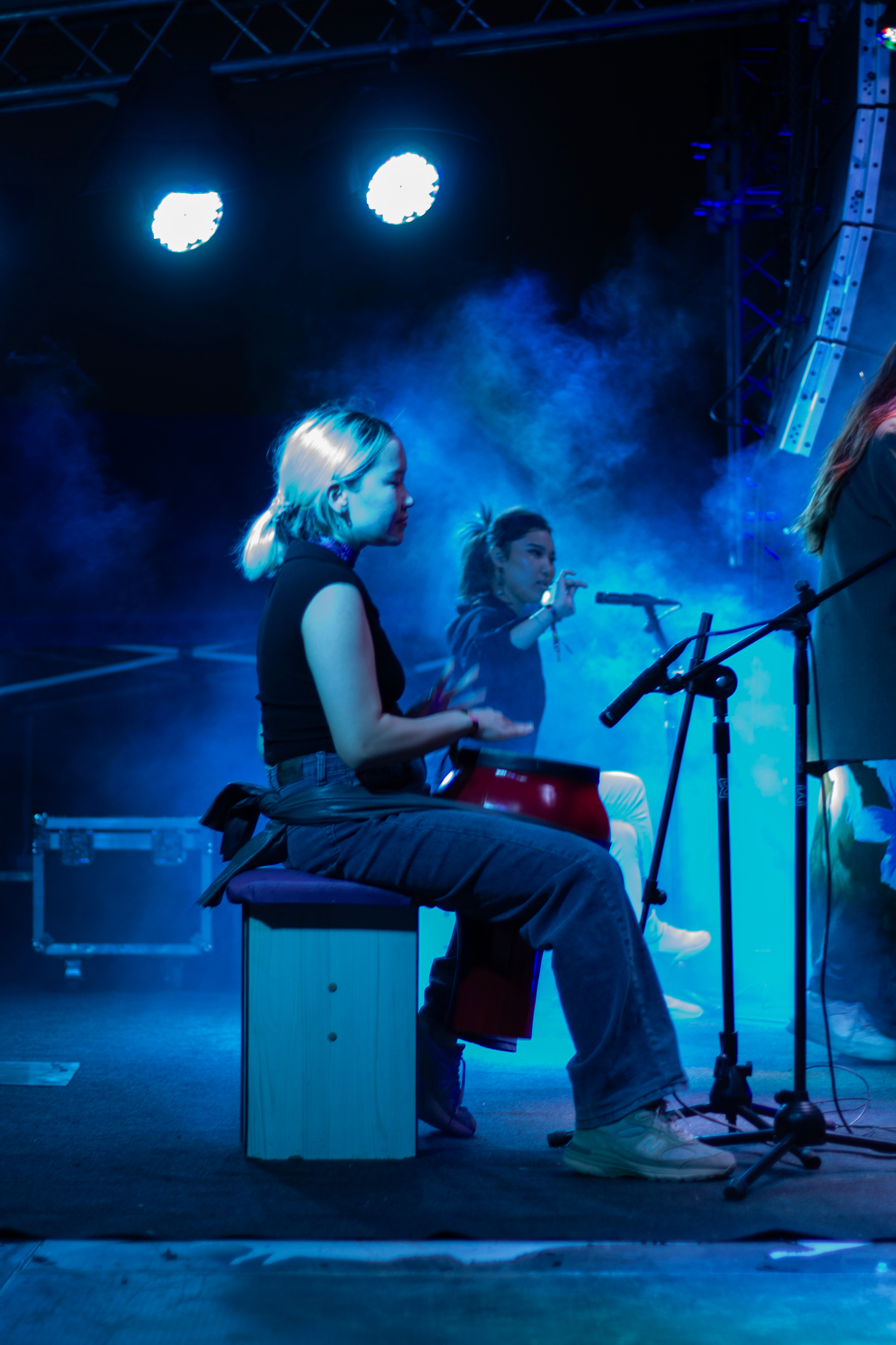 Музыканты певицы Зере на концерте на Көлфест