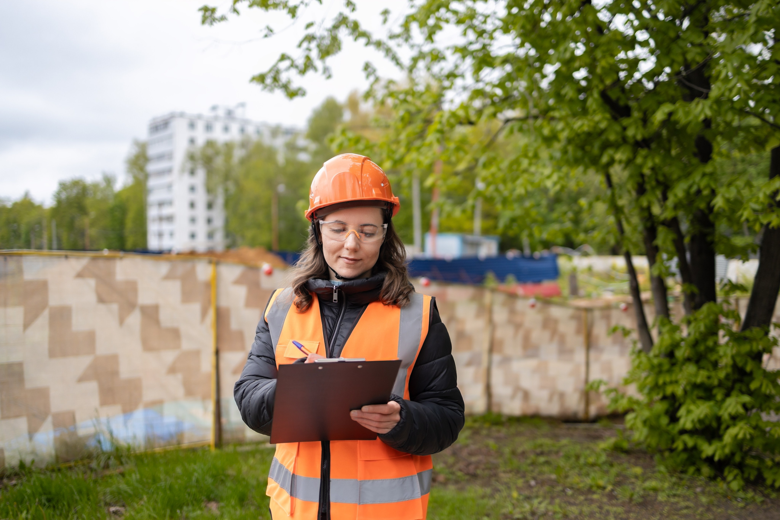 Фотосессия «Стройка» модель Ирина. Репортажный, семейный и студийный фотограф в Москве Демин Алексей