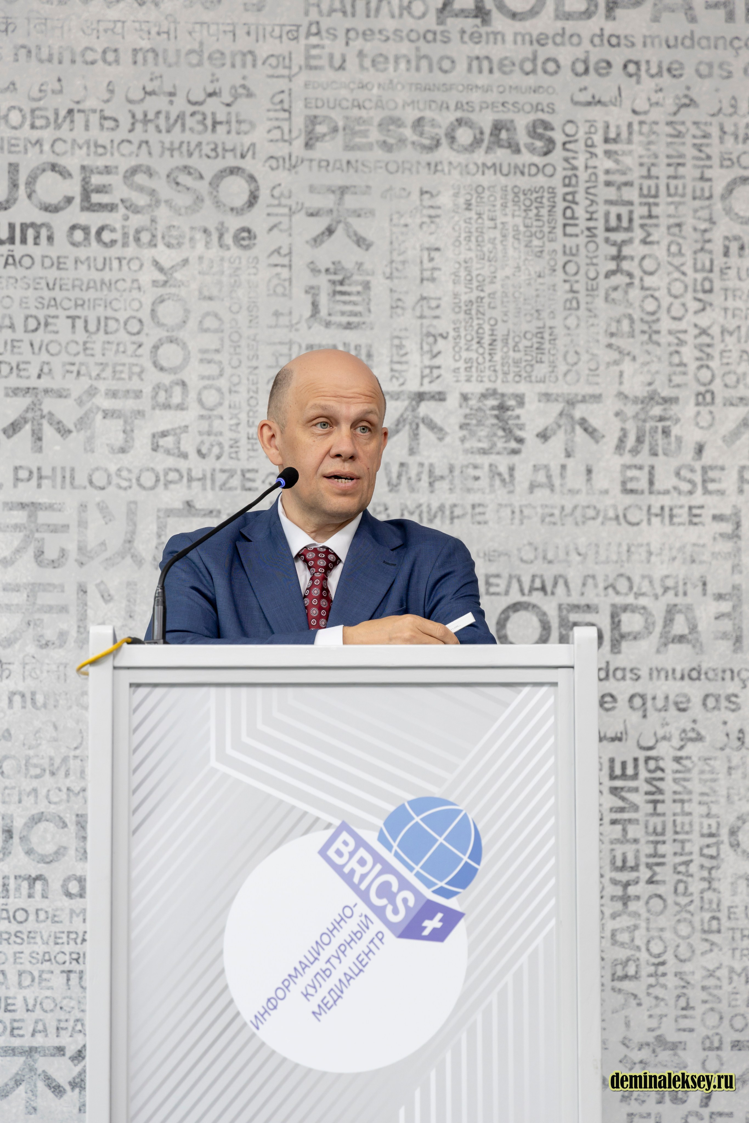 Экспертный круглый стол «День БРИКС» в «Иностранке». Репортажный, семейный и студийный фотограф в Москве Демин Алексей