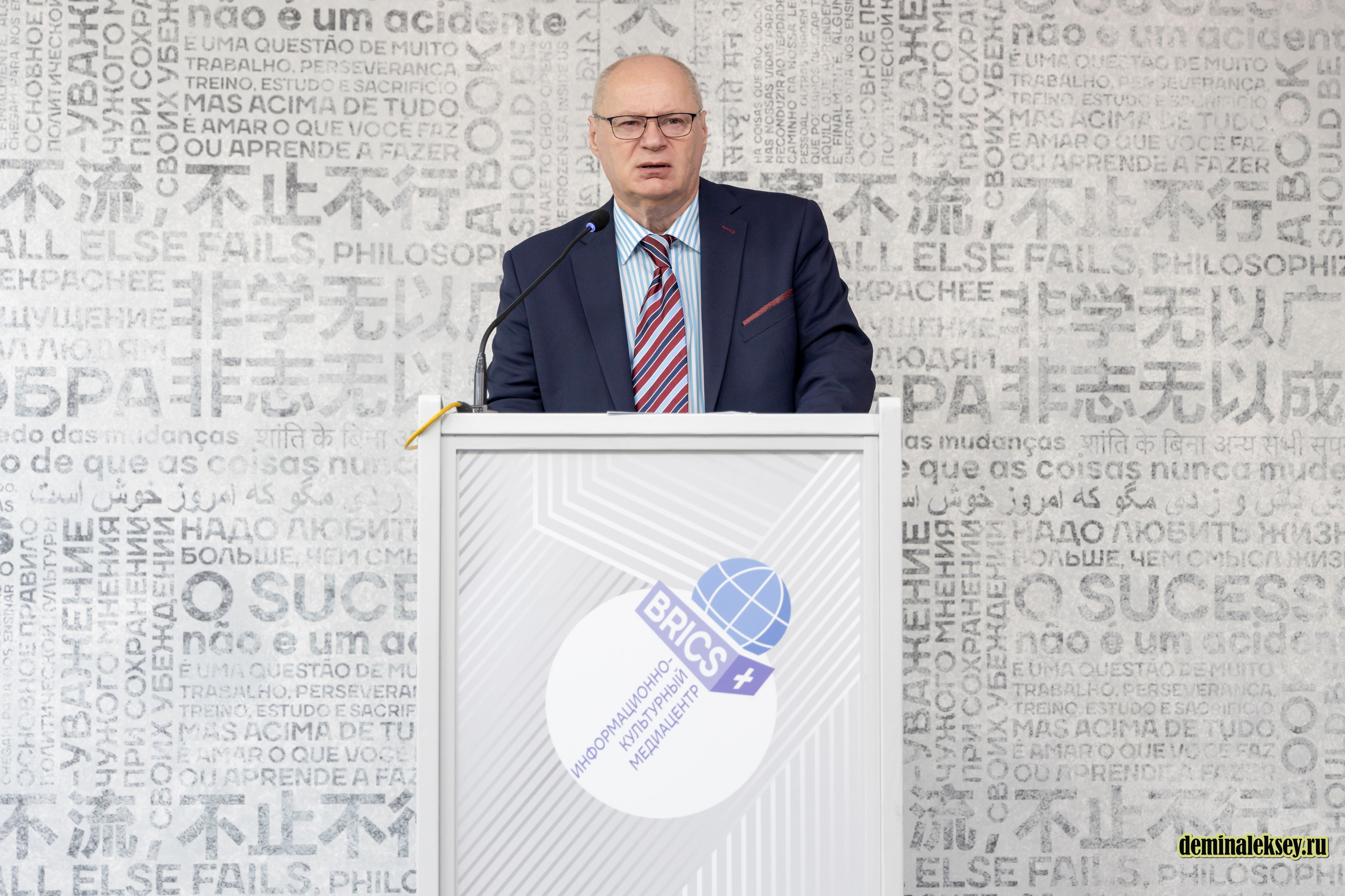 Экспертный круглый стол «День БРИКС» в «Иностранке». Репортажный, семейный и студийный фотограф в Москве Демин Алексей