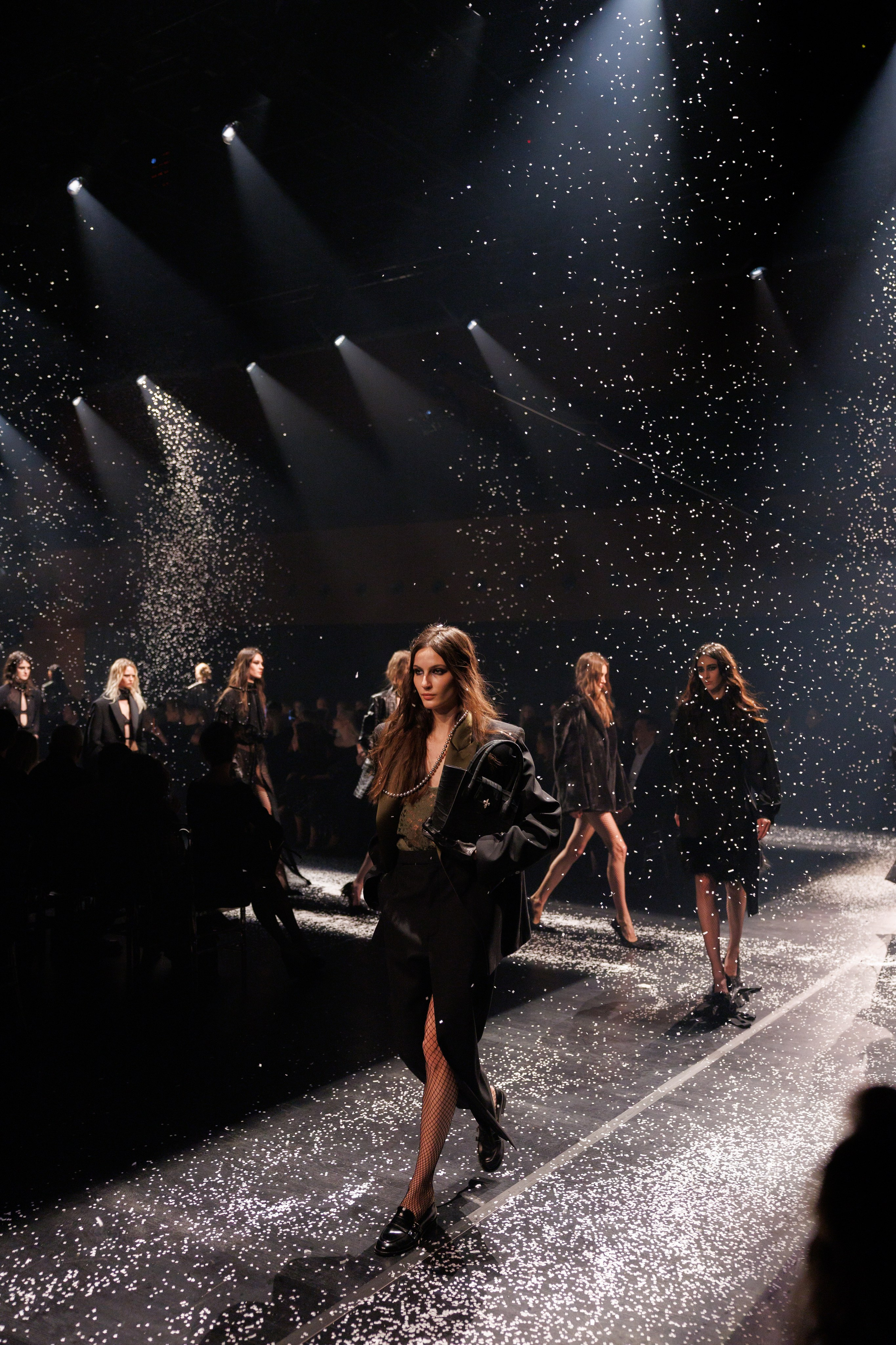 «Снежный Бал» Яны Раскаваловой. «Птичка на проводе»: информационный портал в Москве