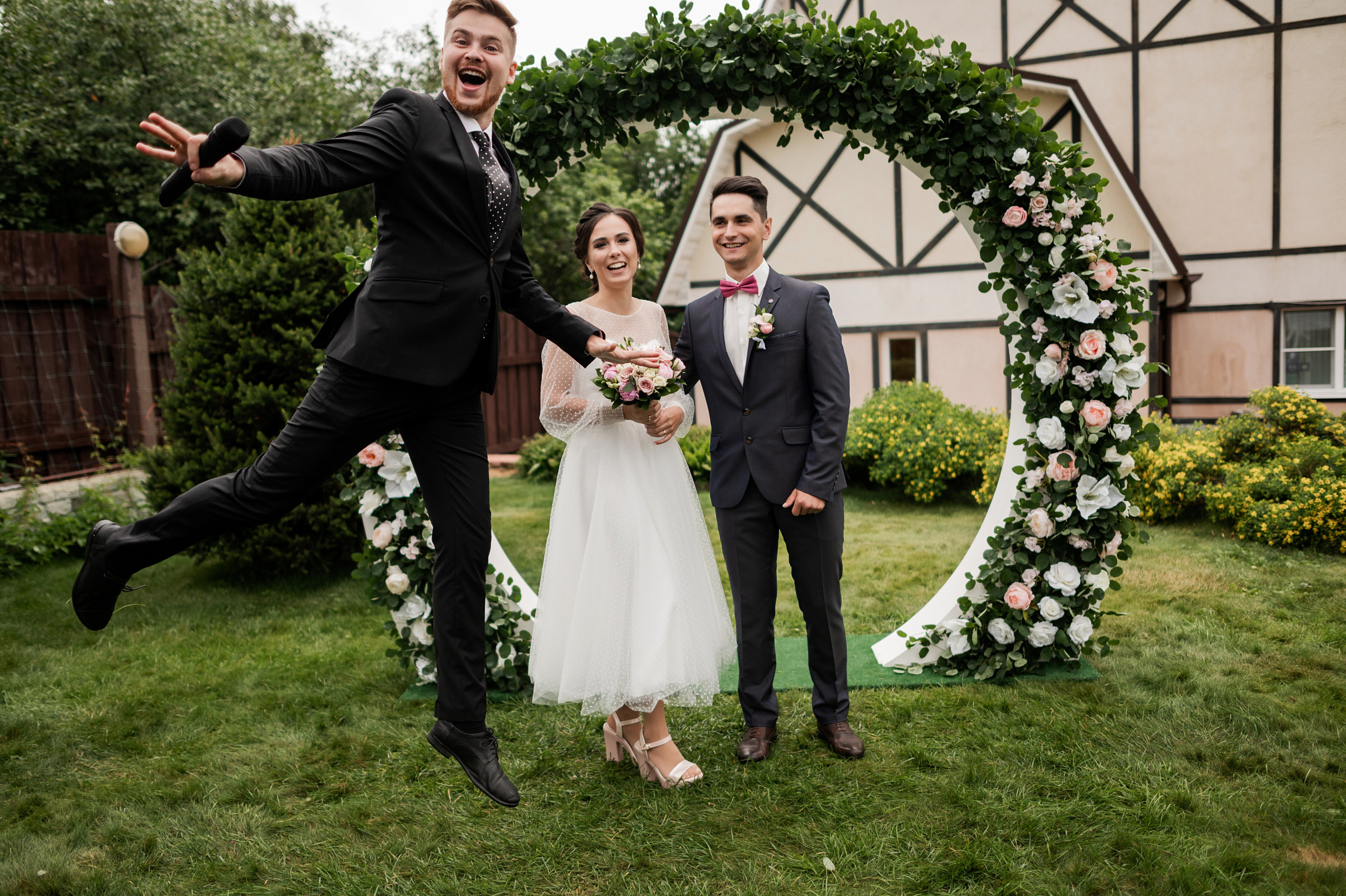 Фото с молодоженами. Илья Сергеев - Ведущий мероприятий Тверь, Москва, Россия