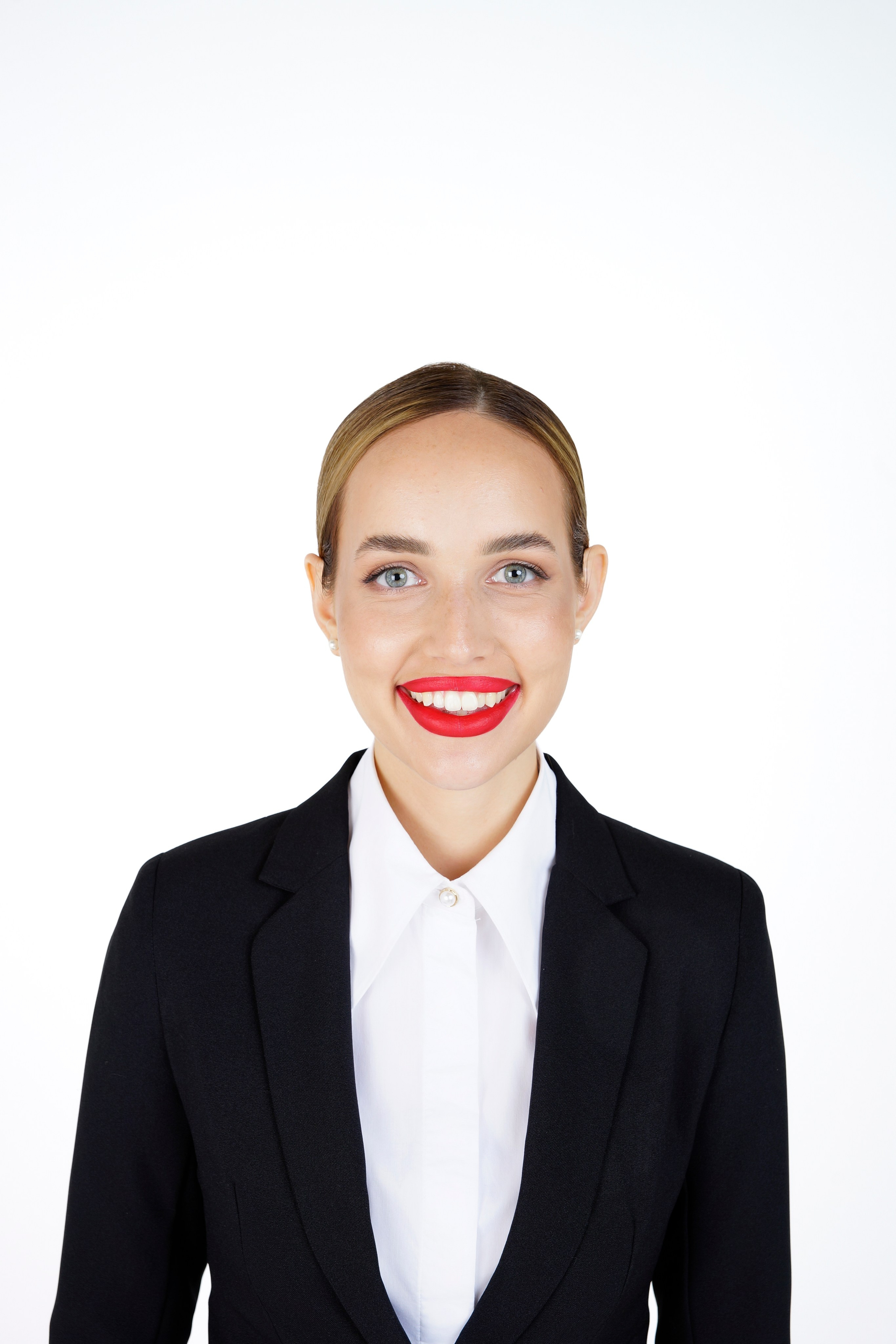 Съёмка для резюме Emirates / Etihad и др. Женский фотограф в Химках Алёна Ленёва