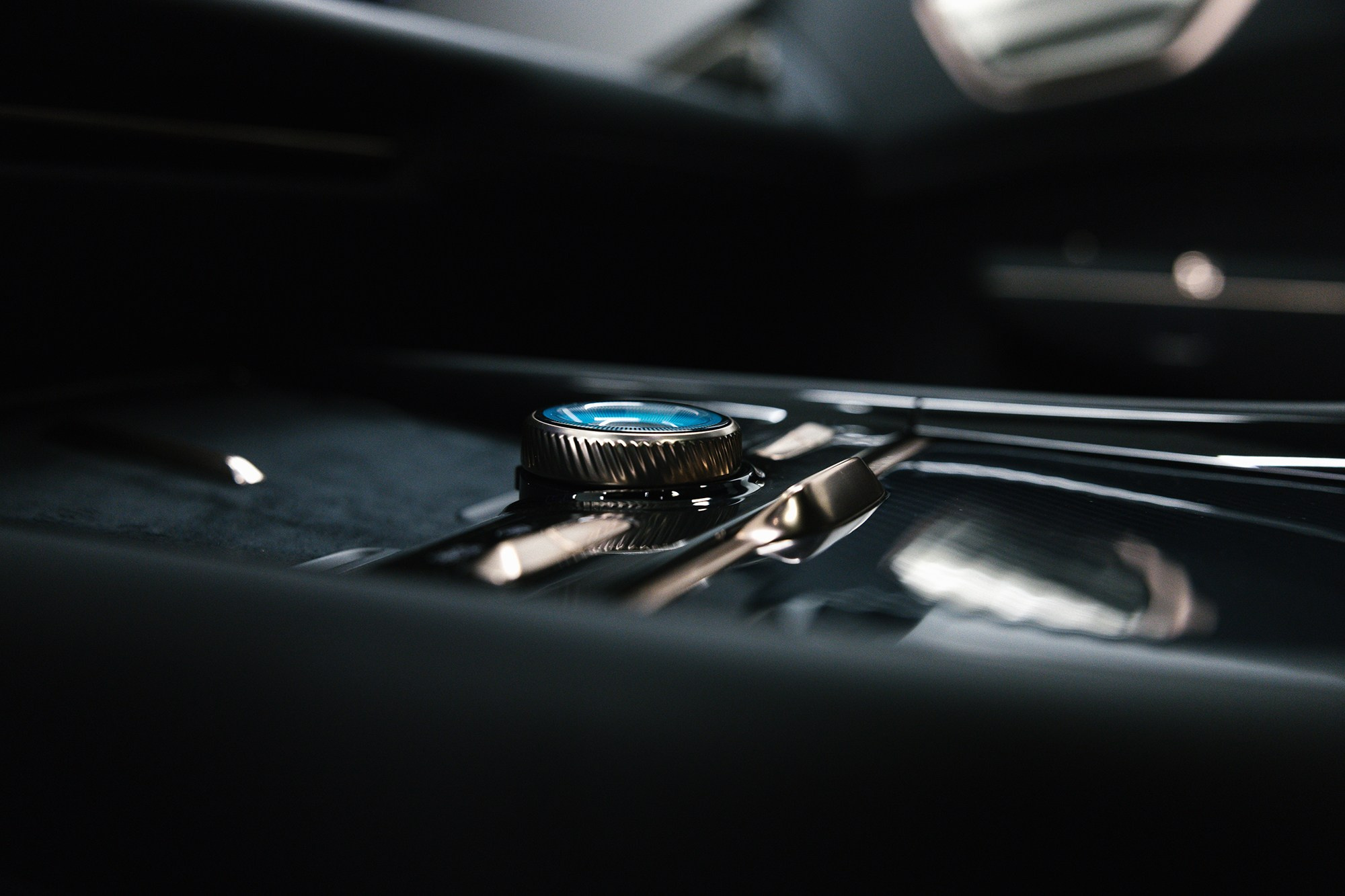 Lynk & Co 900 Ultra 2,0hyb 4WD AT (734 л. с.). Автосалон «Х-Авто»