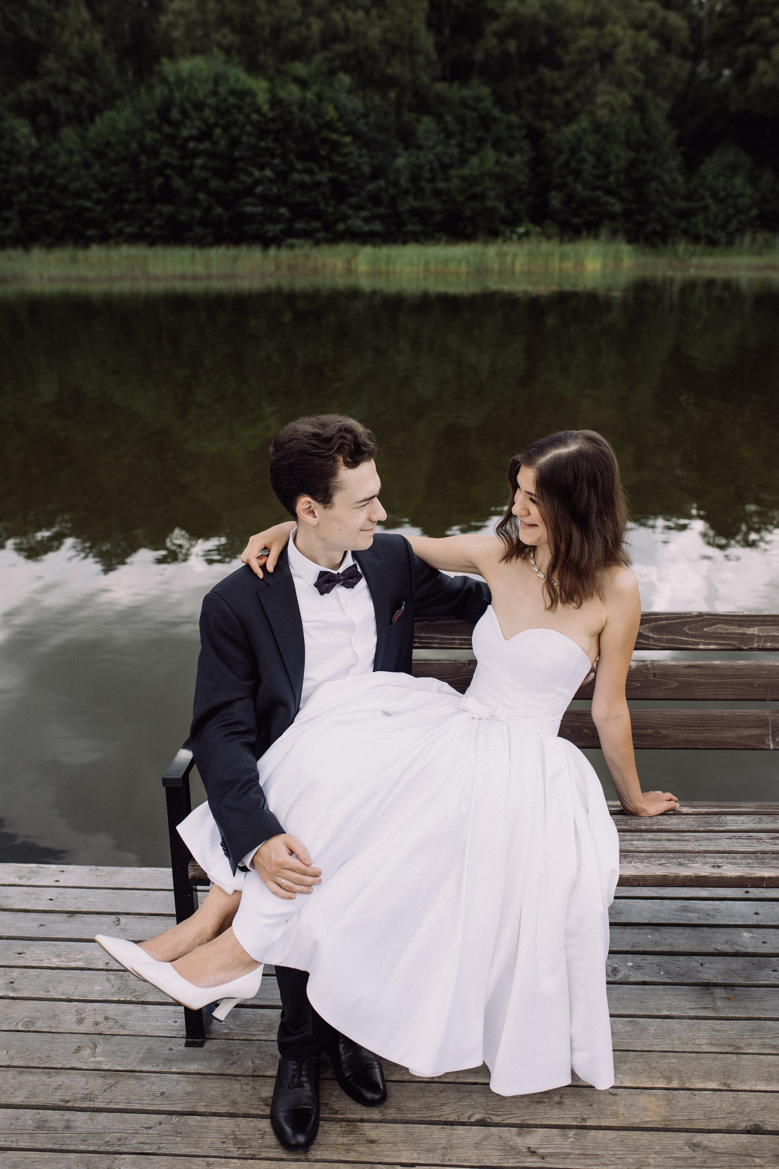 Прогулки во время свадебного банкета. Happiness is in the moments