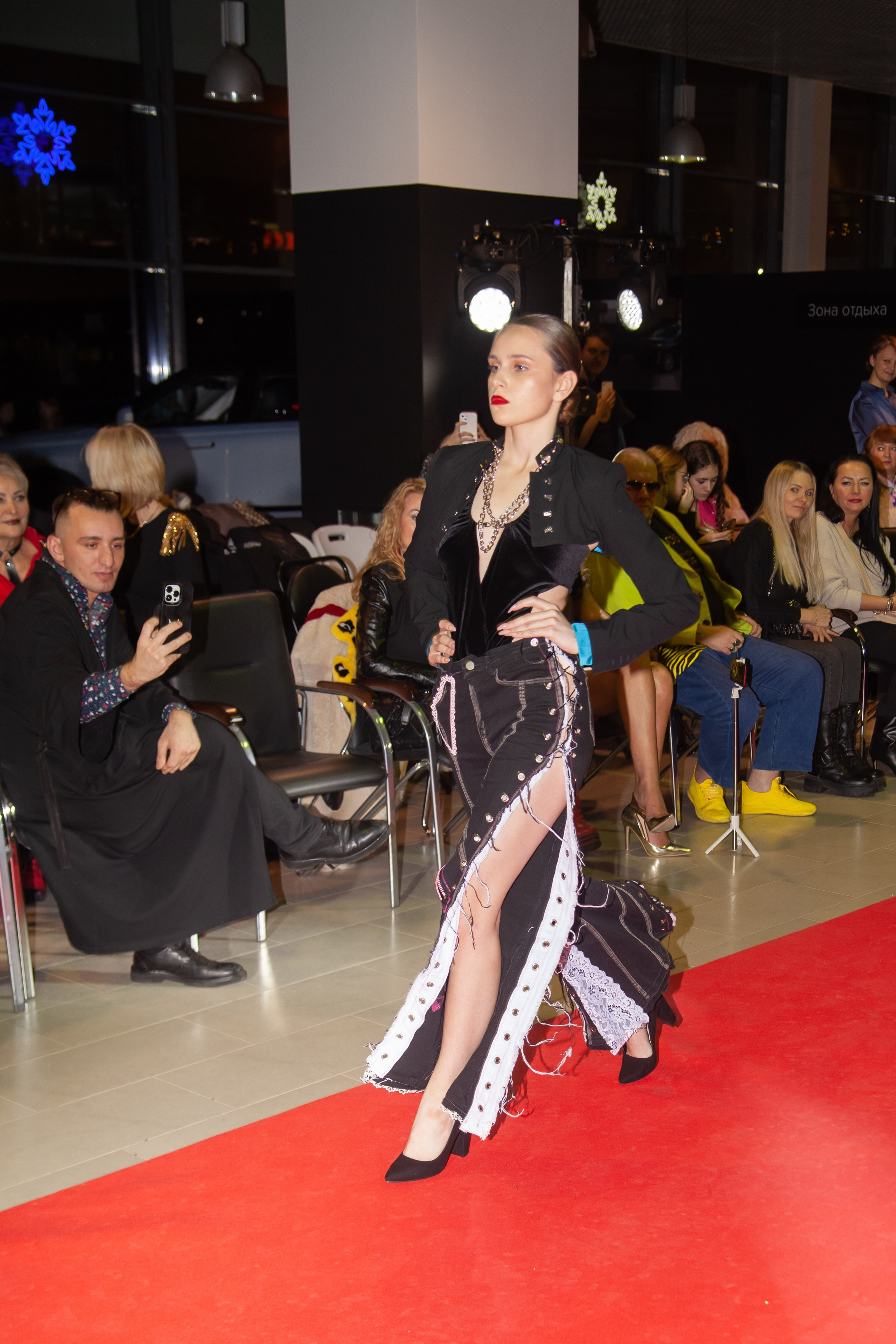 Аллея моды. 22 декабря 2023 г. RRT Пулково. Портретный фотограф в СПб Ирина Маринина