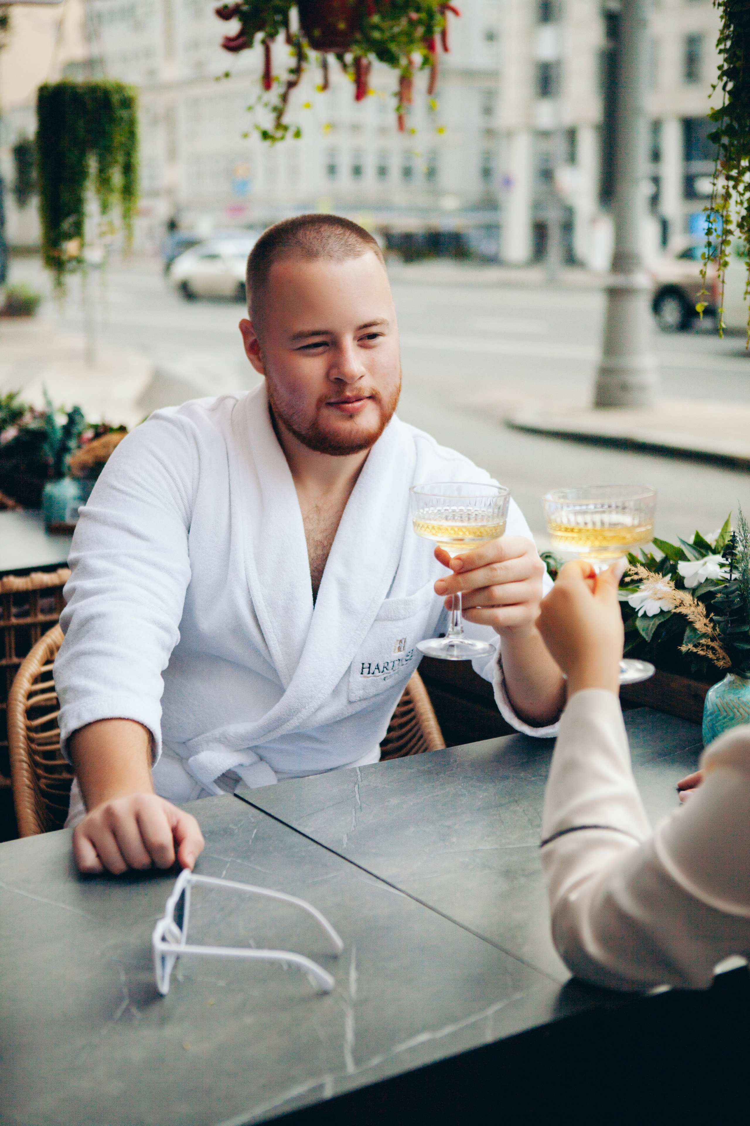 Свадебная фотосессия в отеле hartwell hotel и на патриарших прудах. Фотограф Ольга Ефремова