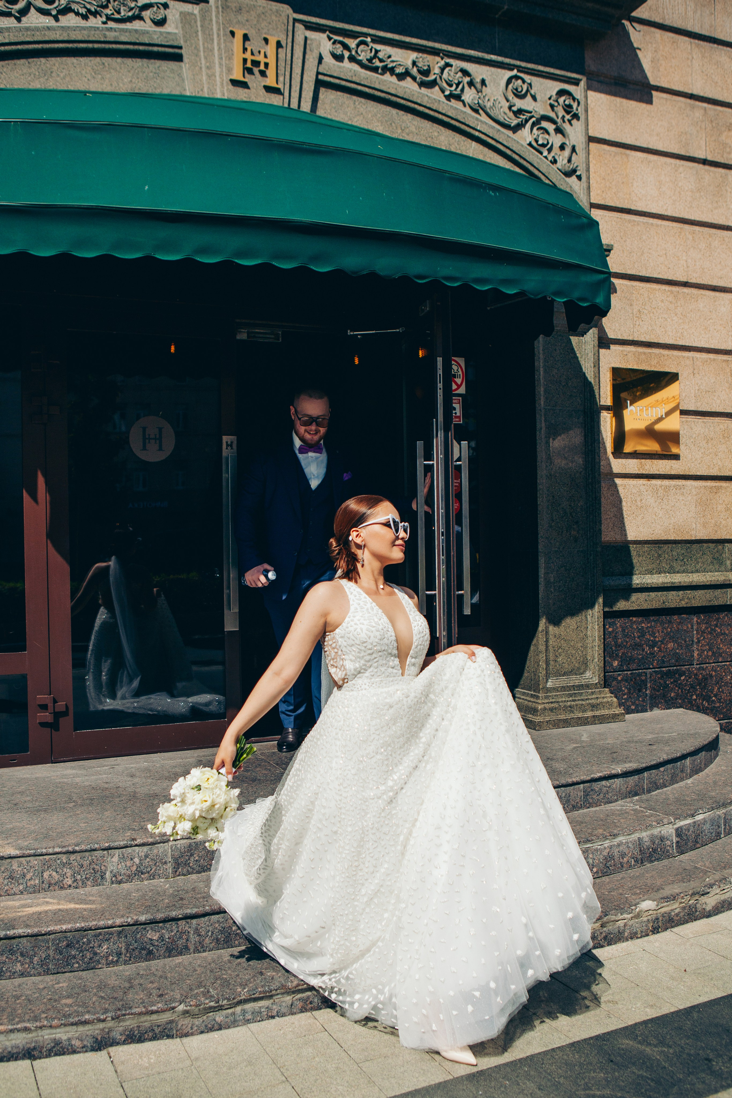 Свадебная фотосессия в отеле hartwell hotel и на патриарших прудах. Фотограф Ольга Ефремова