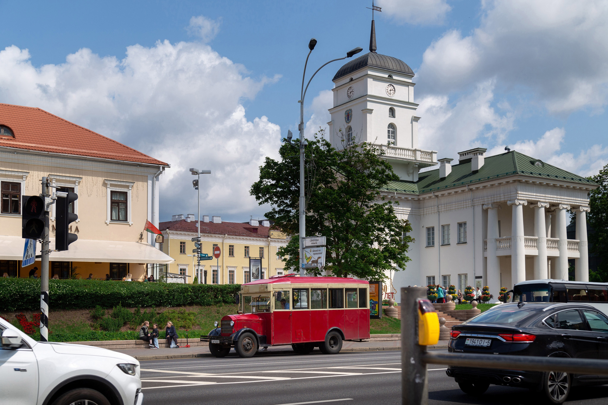 Фотопрогулка-экскурсия по историческому центру Минска. Фотограф в Минске Екатерина Тузова