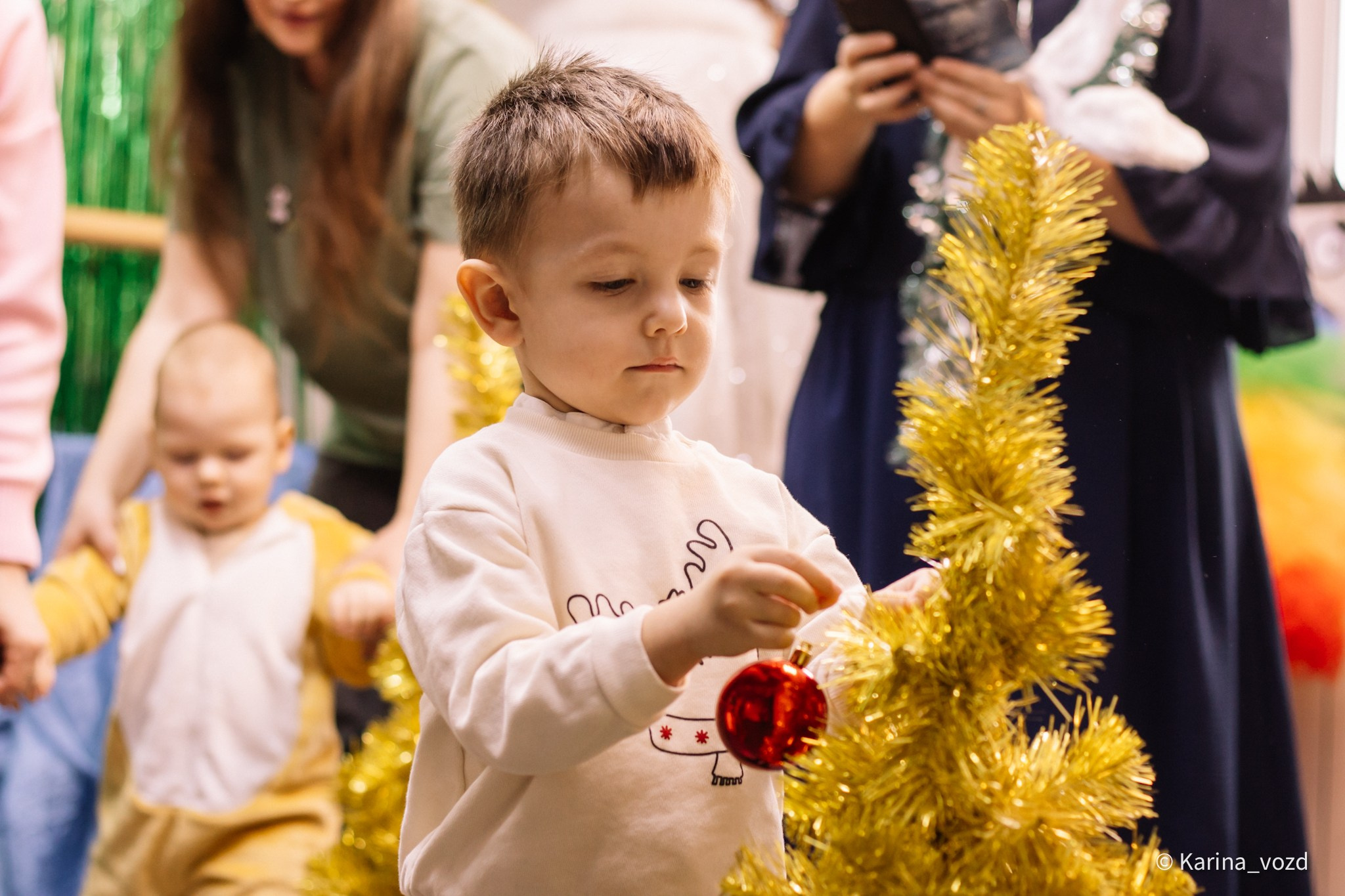 Новогодняя елочка для малышей в творческом бюро «Зеленая груша». Репортажный фотограф в Москве и Зеленограде Karina-vozd