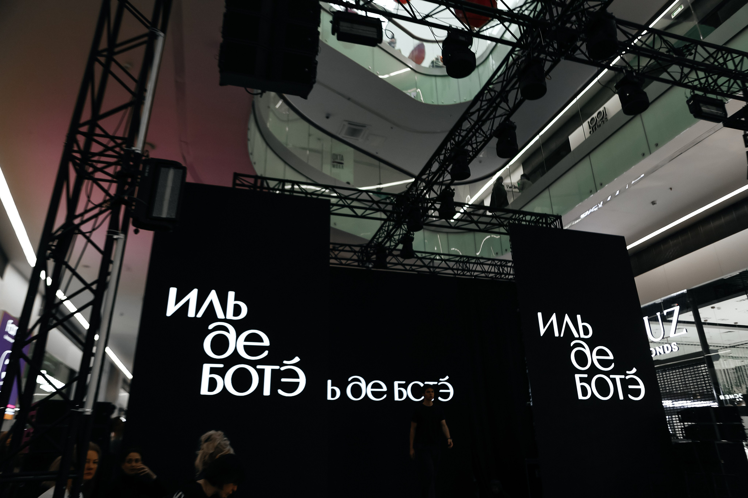 Санкт-Петербург " На яркой стороне» Охта Молл 2024. Свадебный фотограф FOTOKEYT