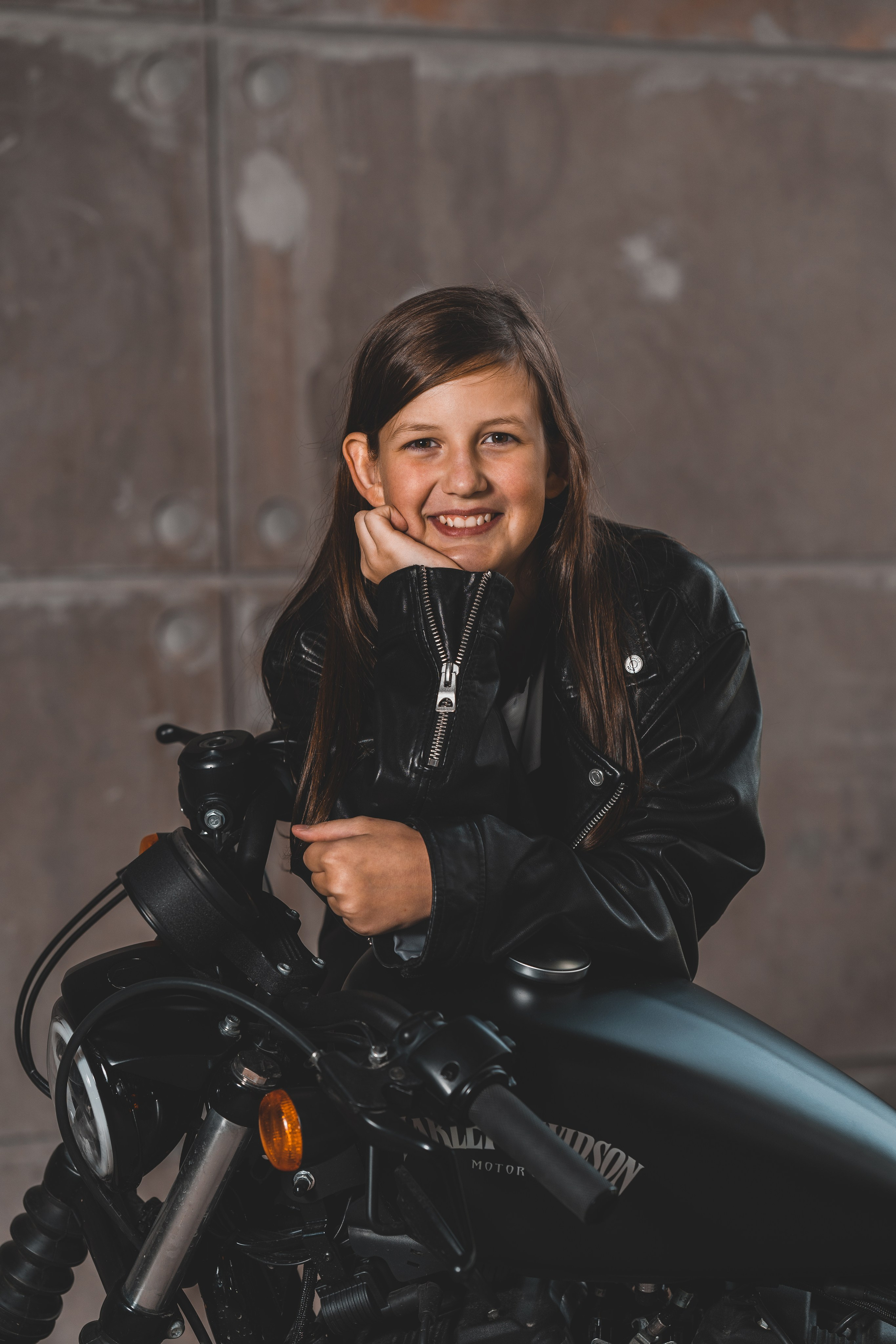 В помещении. Photomantis