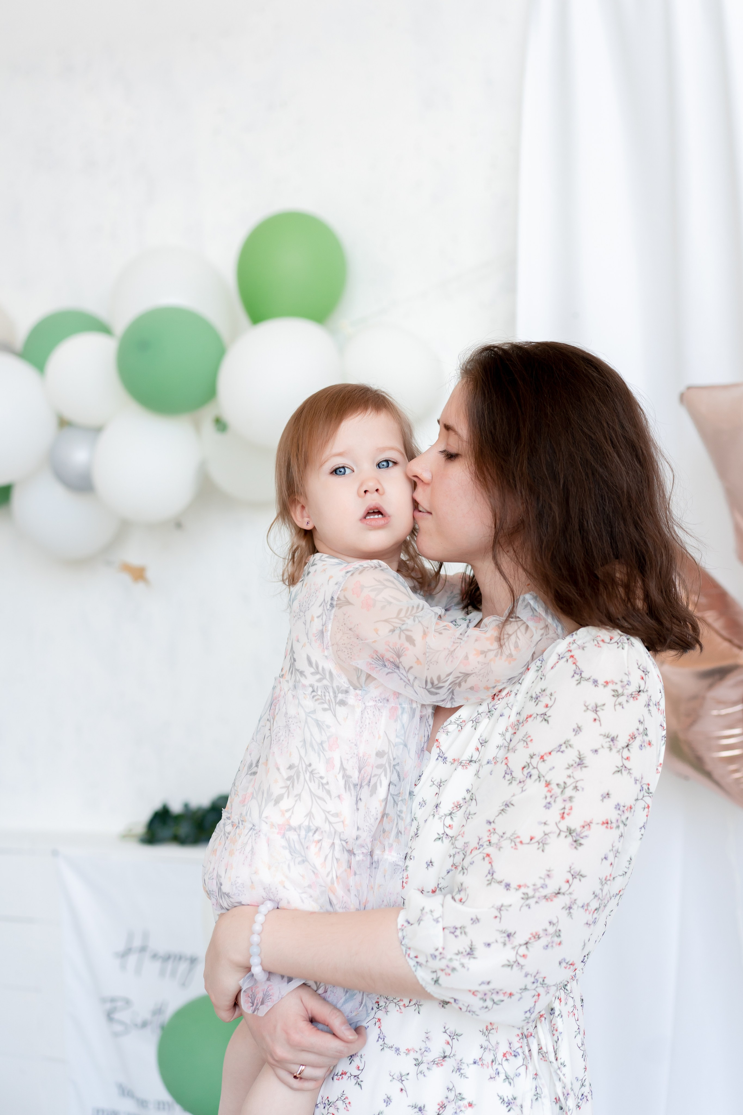 С Днём Рождения ребенка, портрет. Детская, семейная фотостудия в Санкт-Петербурге