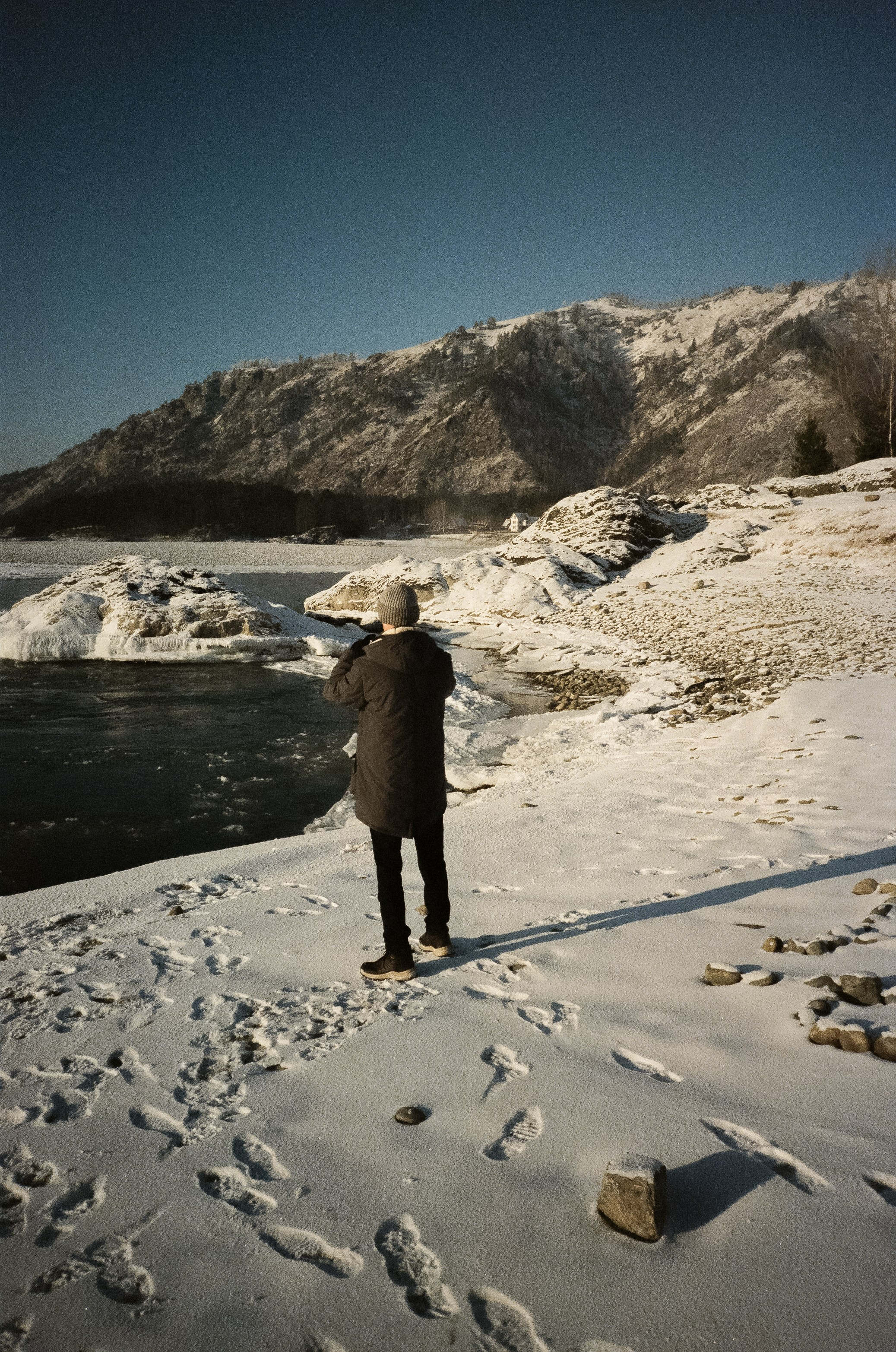 Манжерок и Бирюзовая Катунь в морозный день. Фотограф-документалист Мария Осокина