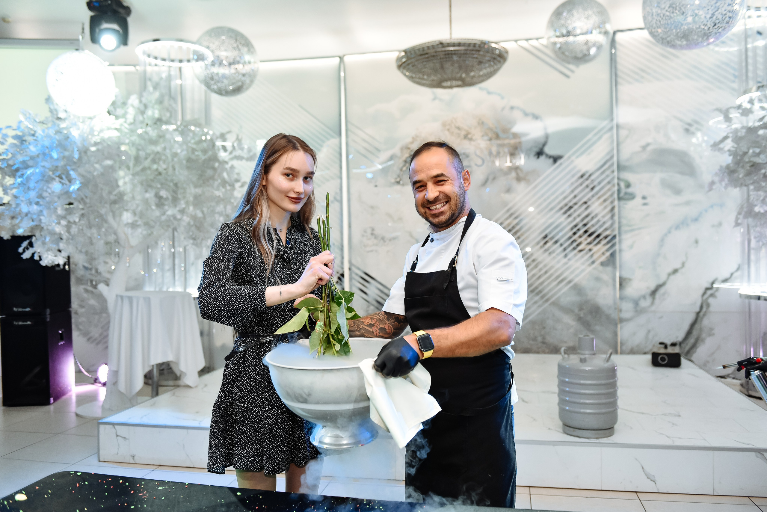 Новогодний корпоратив в ресторане Nebesa. Анастасия Петрович фотограф, фотокорреспондент в Москве и Санкт-Петербурге. Фотосъёмка репортажа, мероприятия, корпоративная съёмка, контент