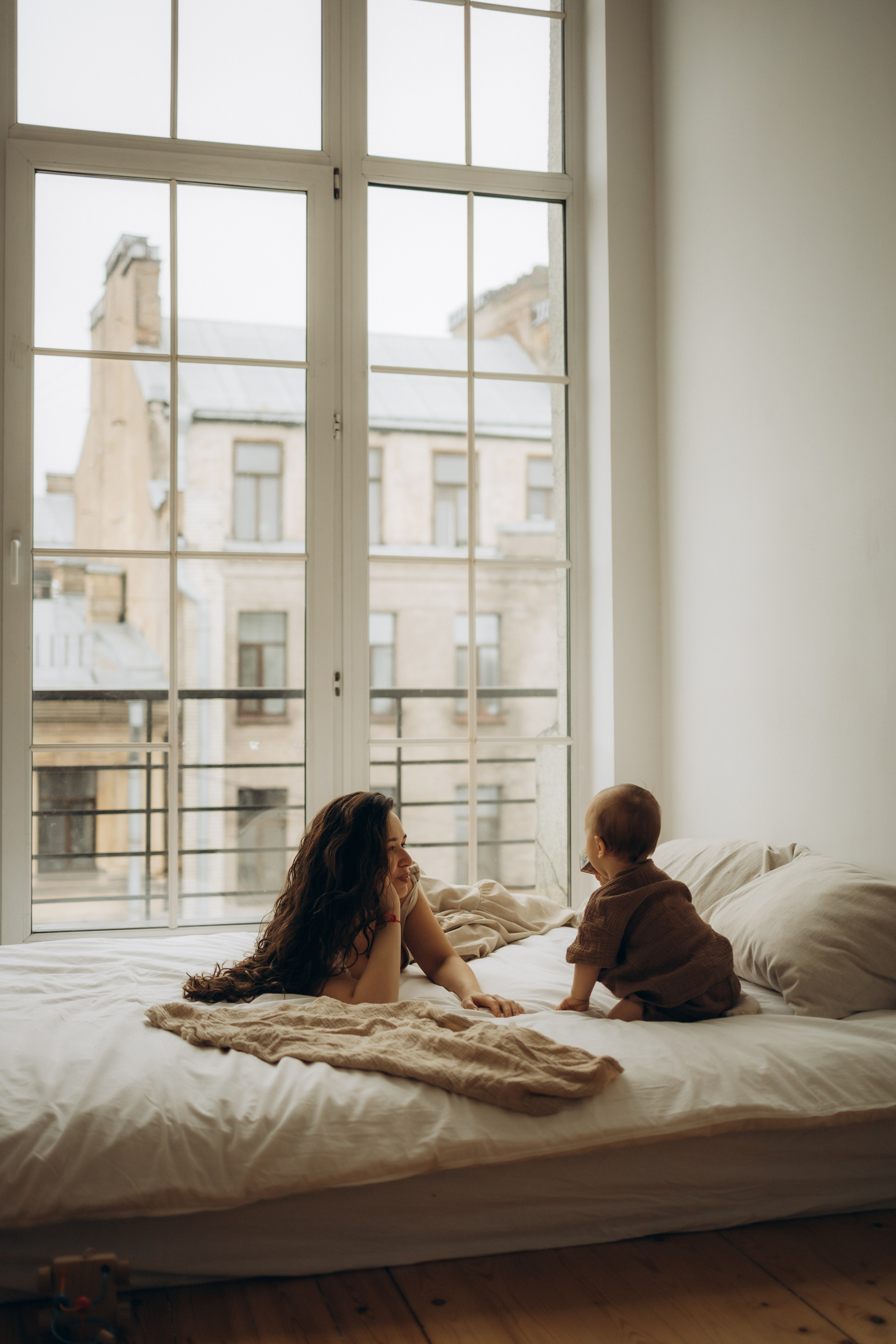 Регина и малыш Дима. Семейный, домашний, ньюборн фотограф Москва Цветкова Елизавета