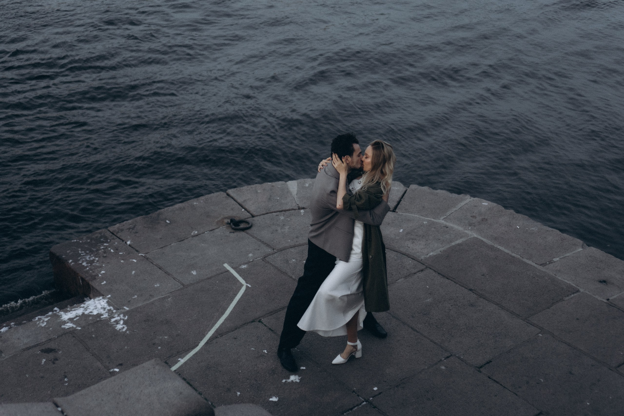 СВАДЕБНАЯ СЬЕМКА ПАРЫ НА РАССВЕТЕ В БЕЛЫЕ НОЧИ И ПРОГУЛКА С РАЗВОДНЫМИ МОСТАМИ И ПИКНИК ВОЗЛЕ ИСАКИЕВСКОГО СОБОРА. Профессиональный фотограф, Санкт-Петербург — Виктория Богомолова