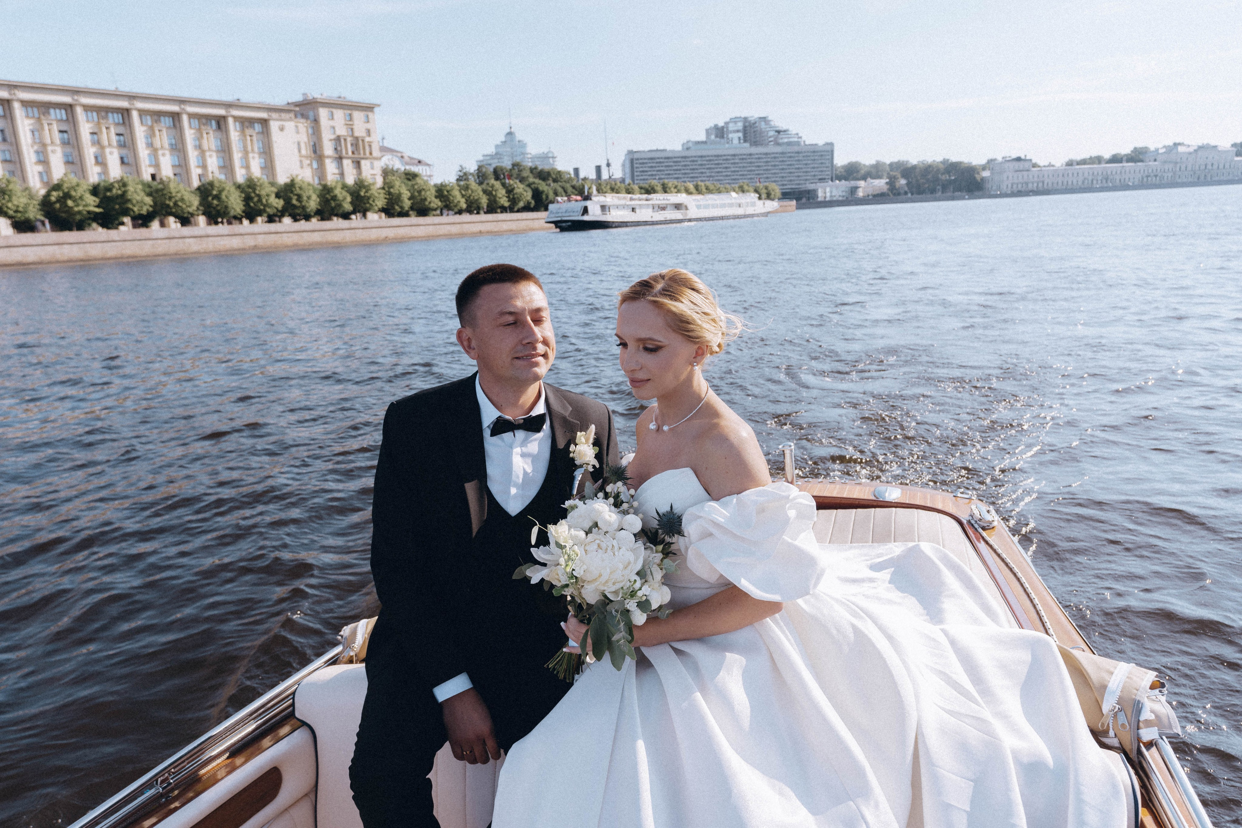 СВАДЕНБНАЯ СЬЕМКА НА КАТЕРЕ ПО КАНАЛАМ САНКТ-ПЕТЕРБУРГА И В АКВАТОРИИ НЕВЫ. Профессиональный фотограф, Санкт-Петербург — Виктория Богомолова