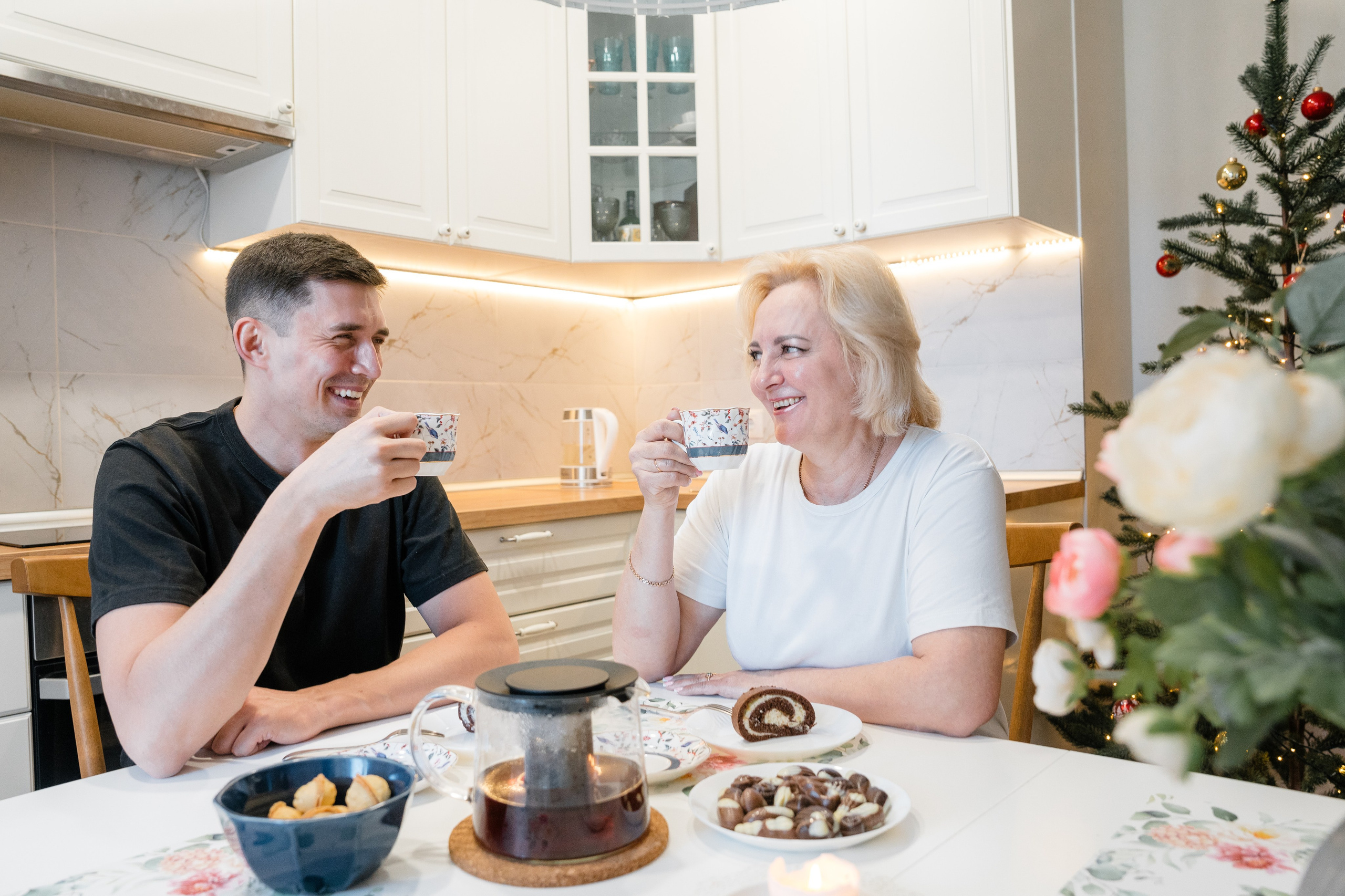 Артем с мамой. Katya Schou