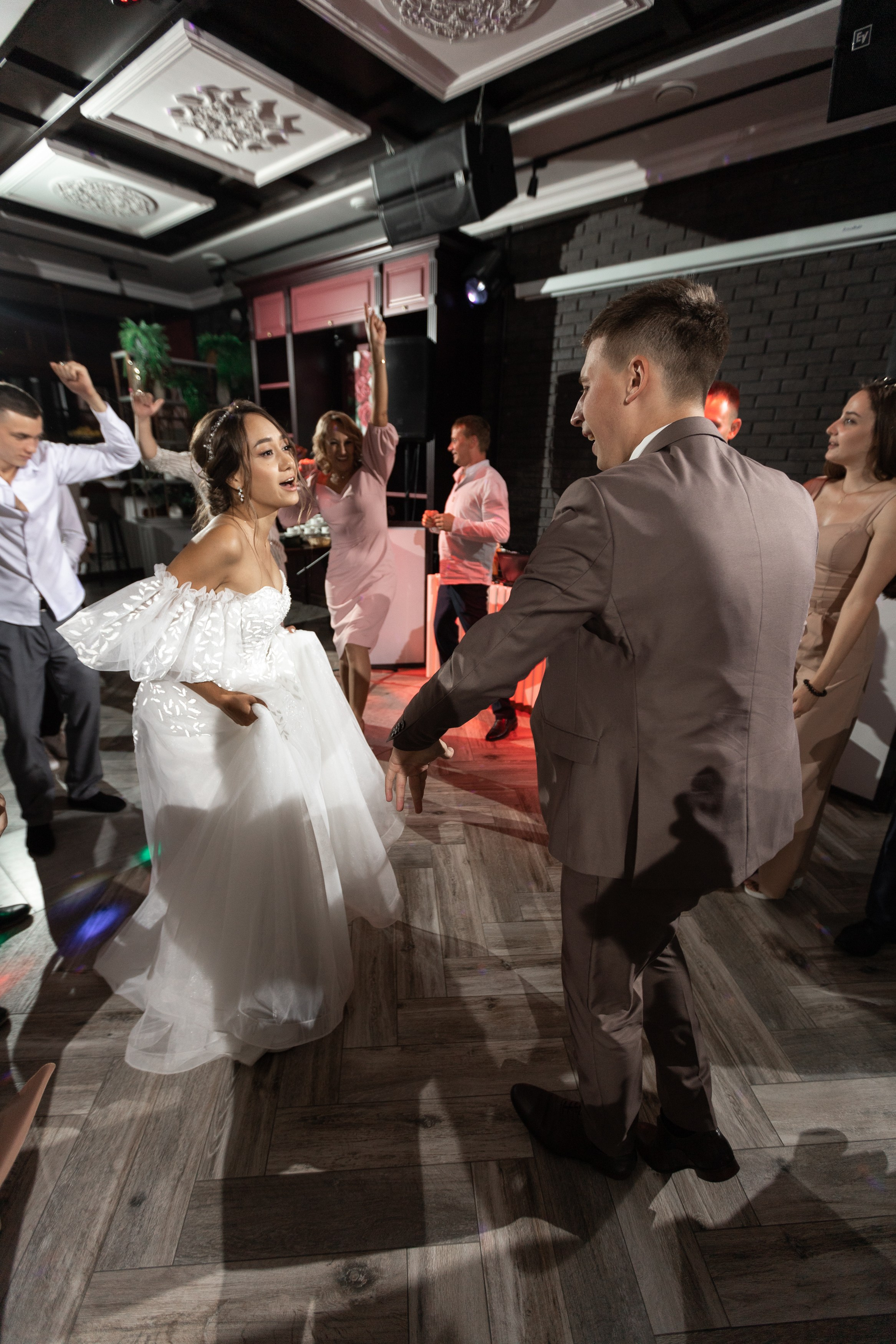 Свадебный фотограф Уфа — Руслан ГабдлисламовЖивые эмоции, красивые кадры, воспоминания на всю жизнь.Работаю по всей Республике Башкортоста. Свадебный фотограф Уфа Руслан Габдлисламов