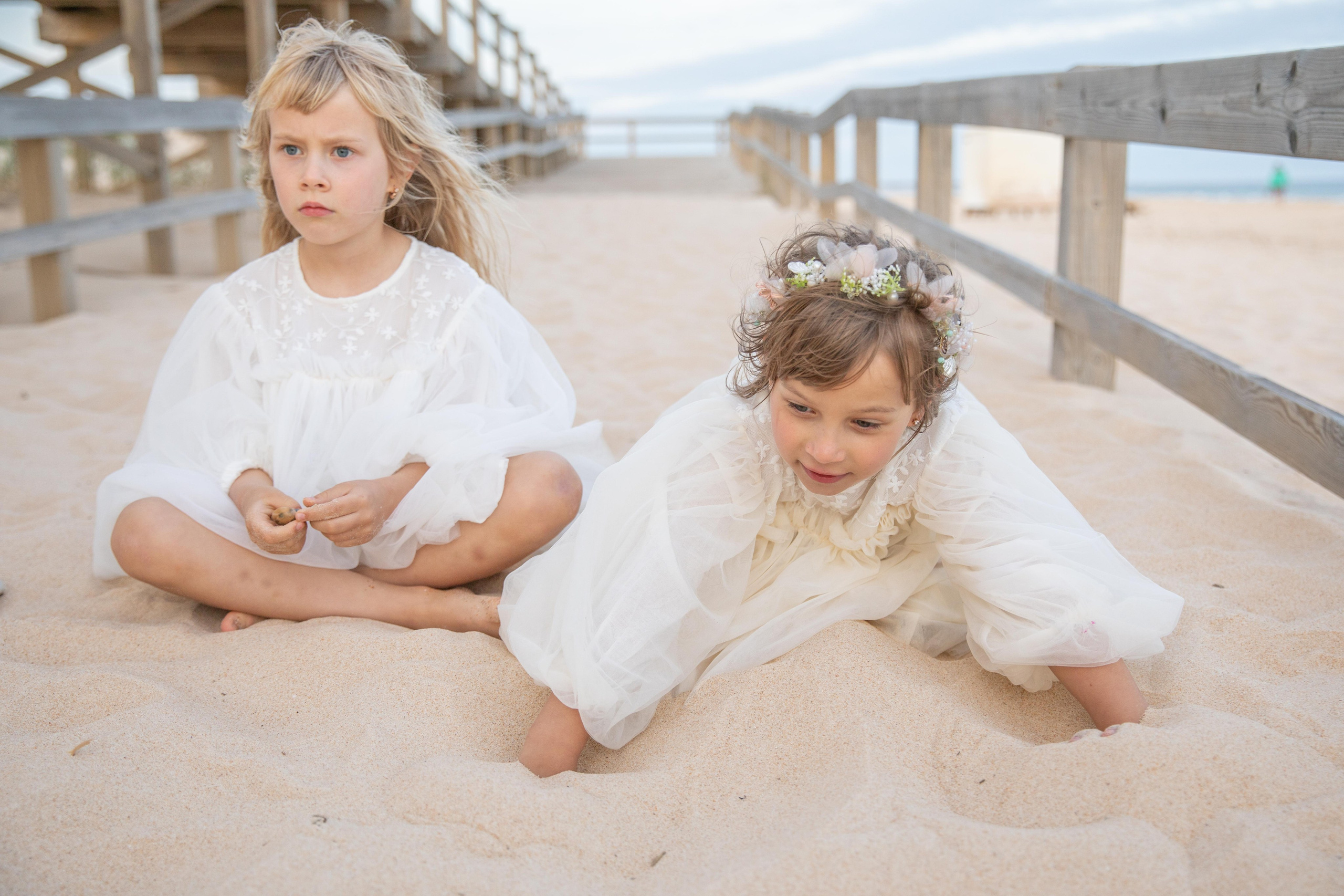 Family on the ocean. Professional Photographer in Portugal. Oksana Lomnova