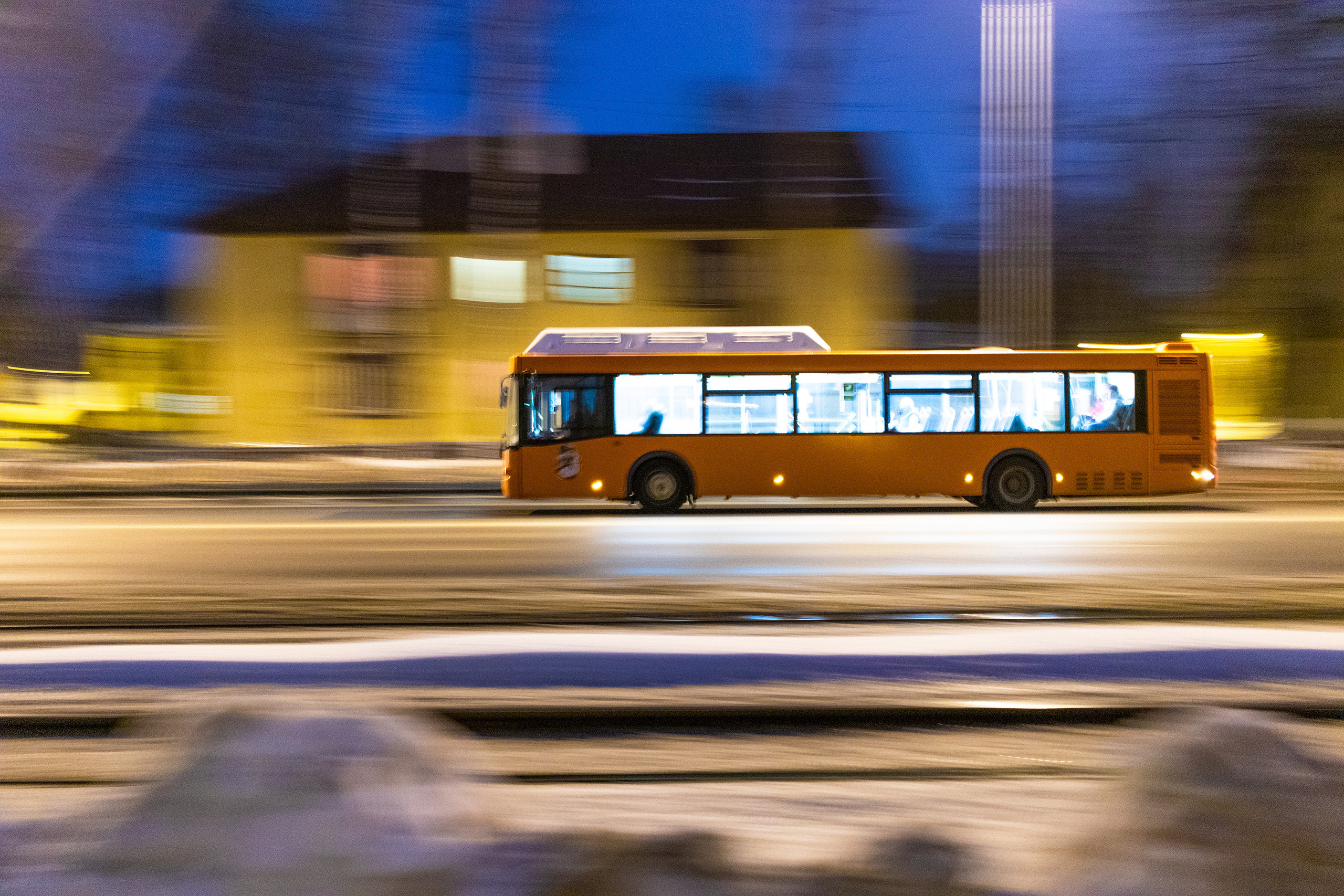 Социальный автобус на Молодежном проспекте в районе 35 квартала. Нижний Новгород. Автозавод.