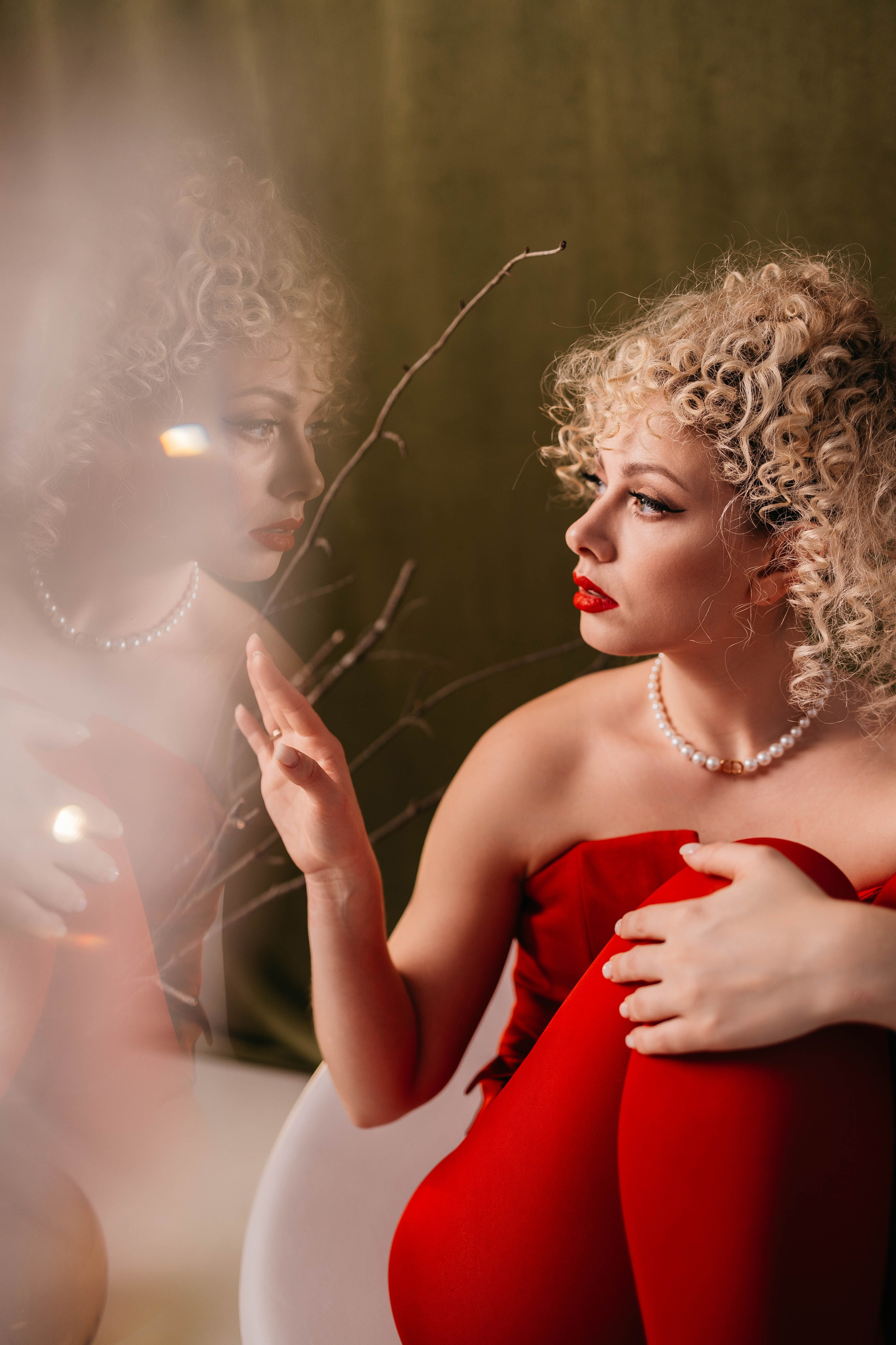 Ира в красном. Фотостудия Cute_photostudio в Твери. Фотограф в Твери Лагодная Яна