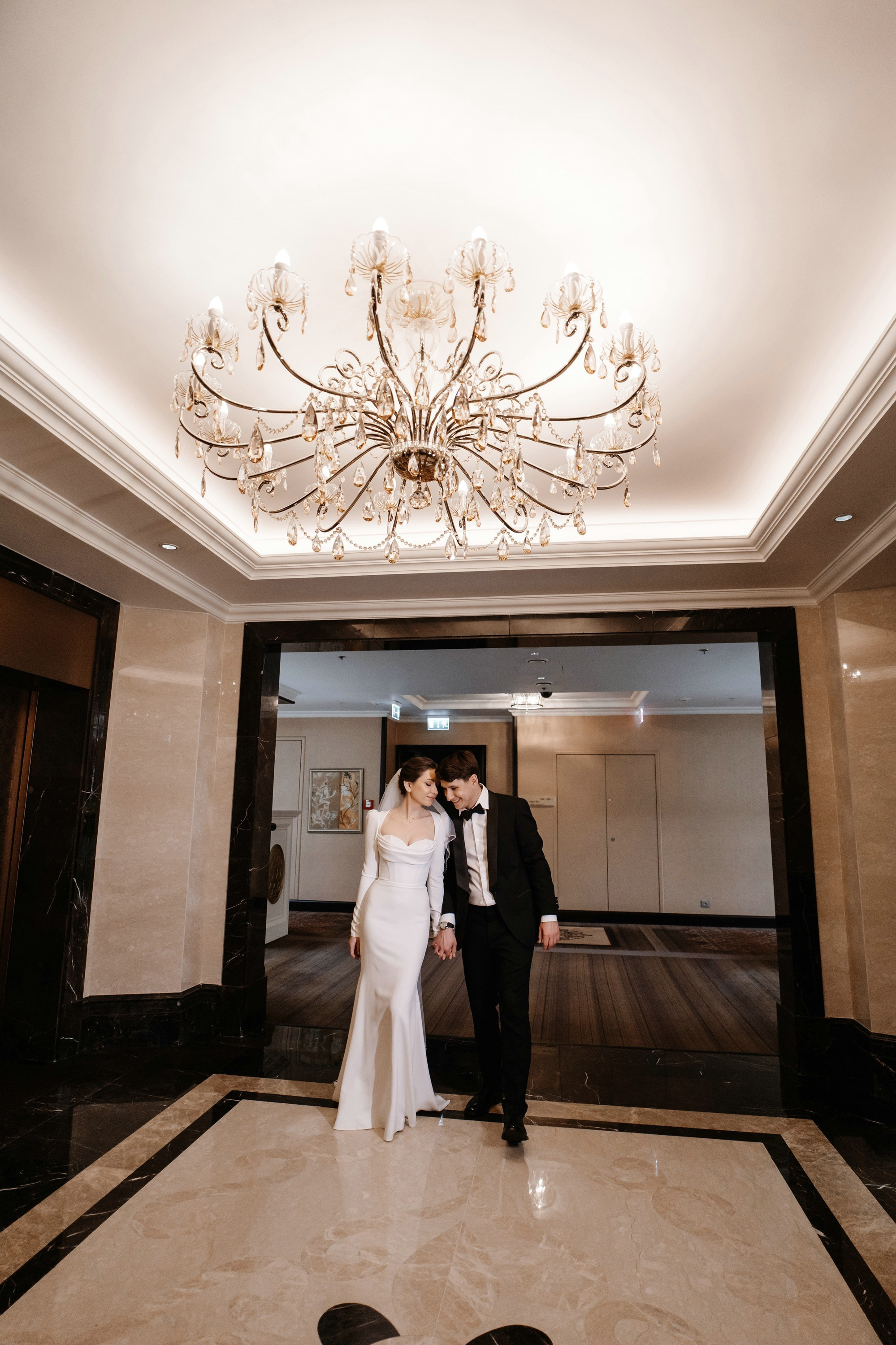 Фотосессия свадьбы в Lotte Plaza. Свадебный и семейный фотограф в Москве Светлана Зоткина