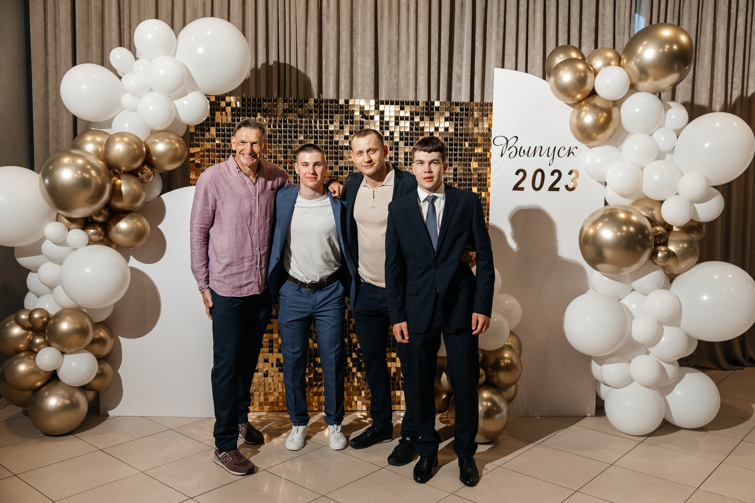 2023-06-23 Выпускной МБОУ СОШ № 10. Фотограф в Красноярске