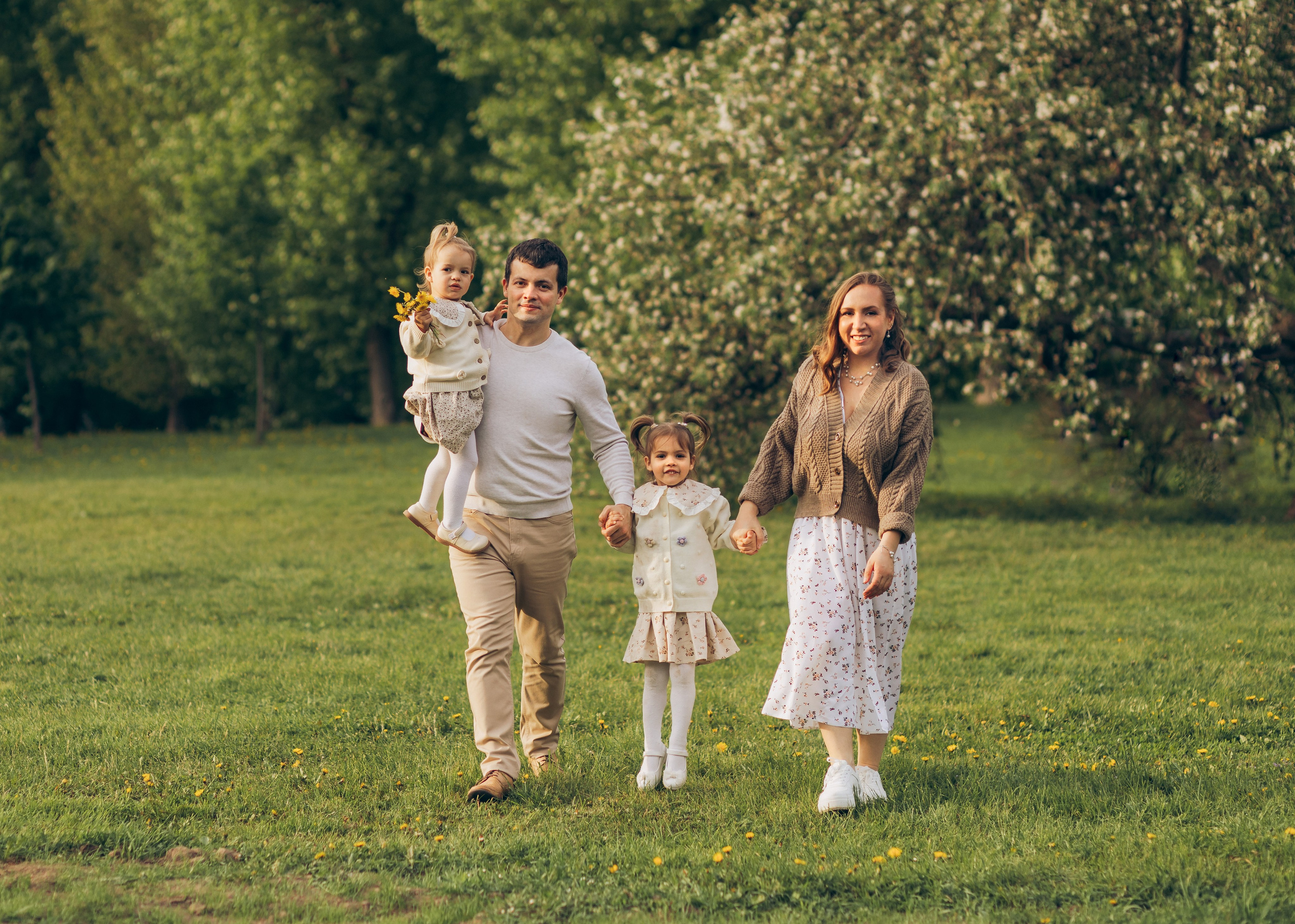 Надежда, Руслан, Ксюша и Настя. Семейный фотограф В Москве Александра Дейкун