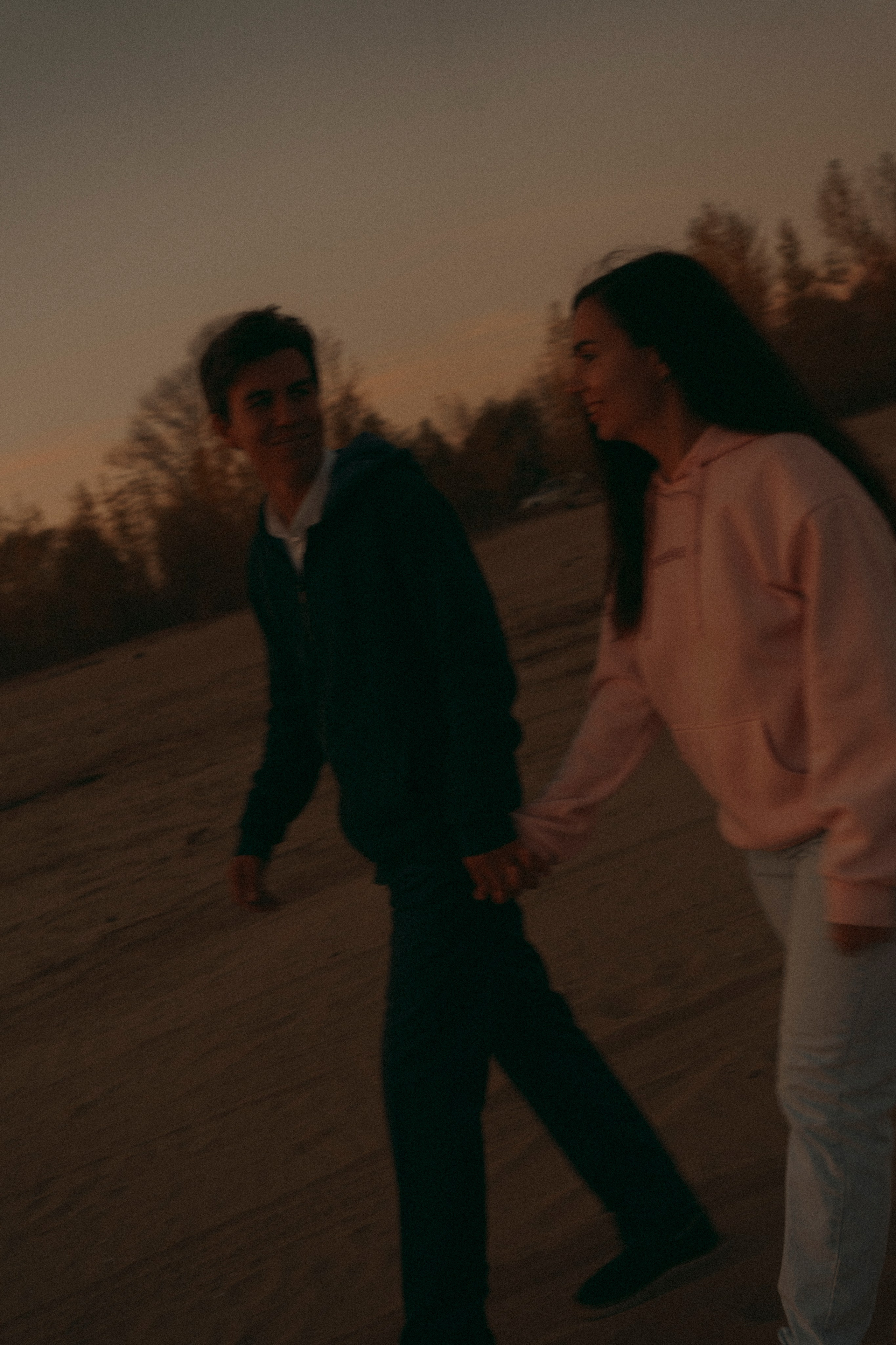 Love Story в свадебных нарядах на берегу реки. Портретный фотограф в Казани, Красной Поляне и Сочи Анна Кузнецова