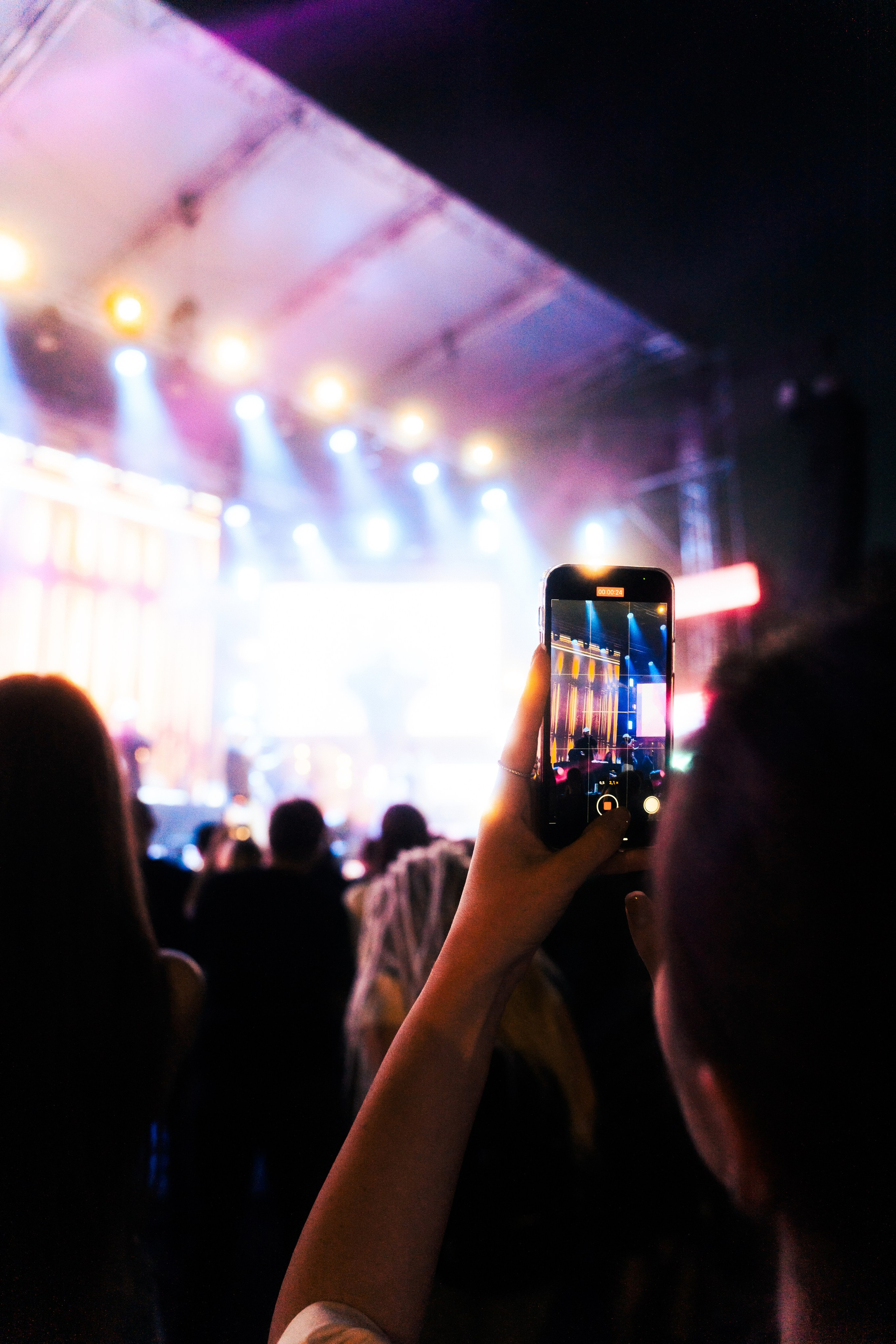 Концерт Jakone & A.V.G на фестивале Grounded Event. Ilya Foxy — автомобильный фотограф