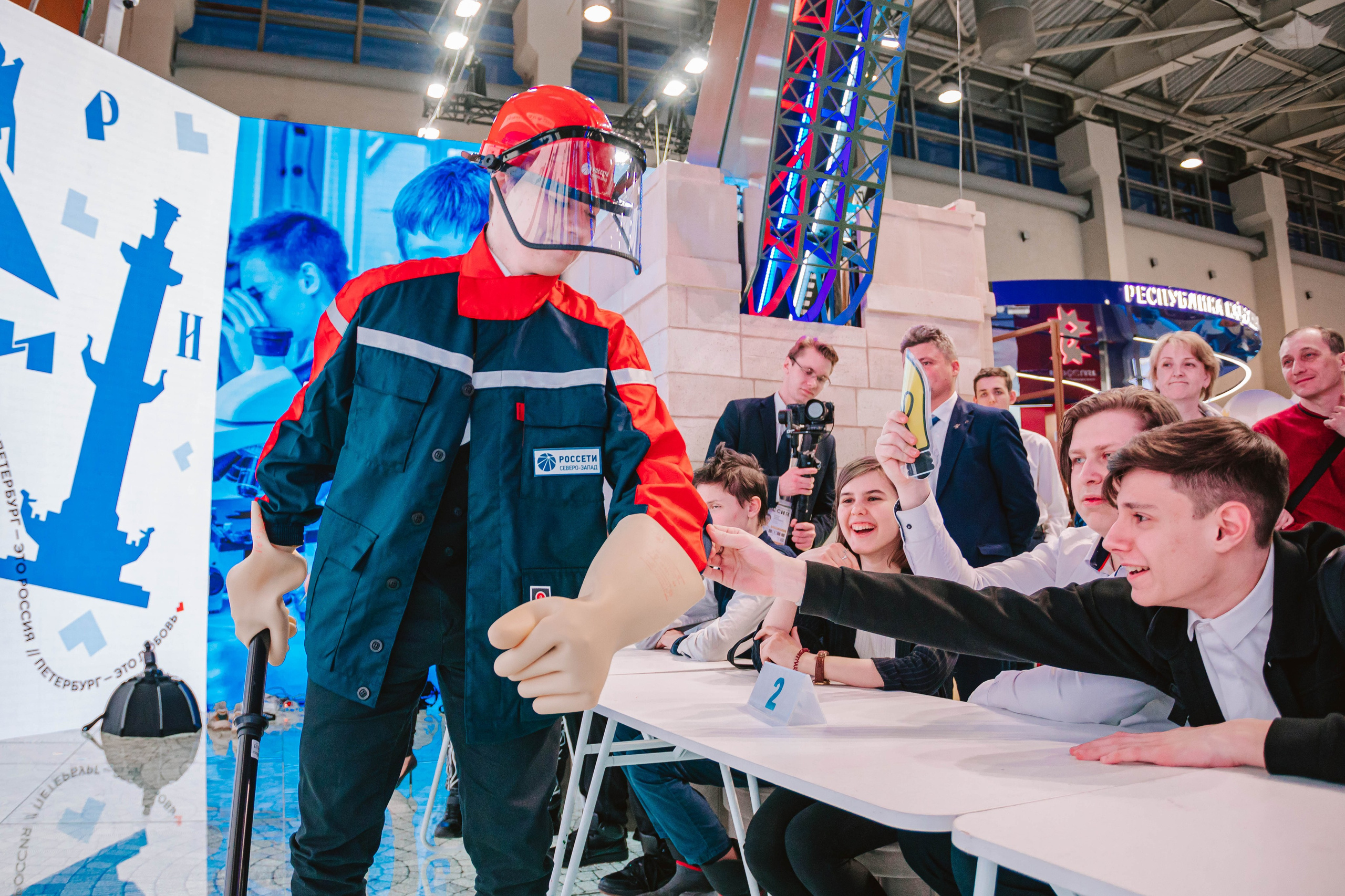 ПИТЕР БЫВАЕТ СОЛНЕЧНЫМ