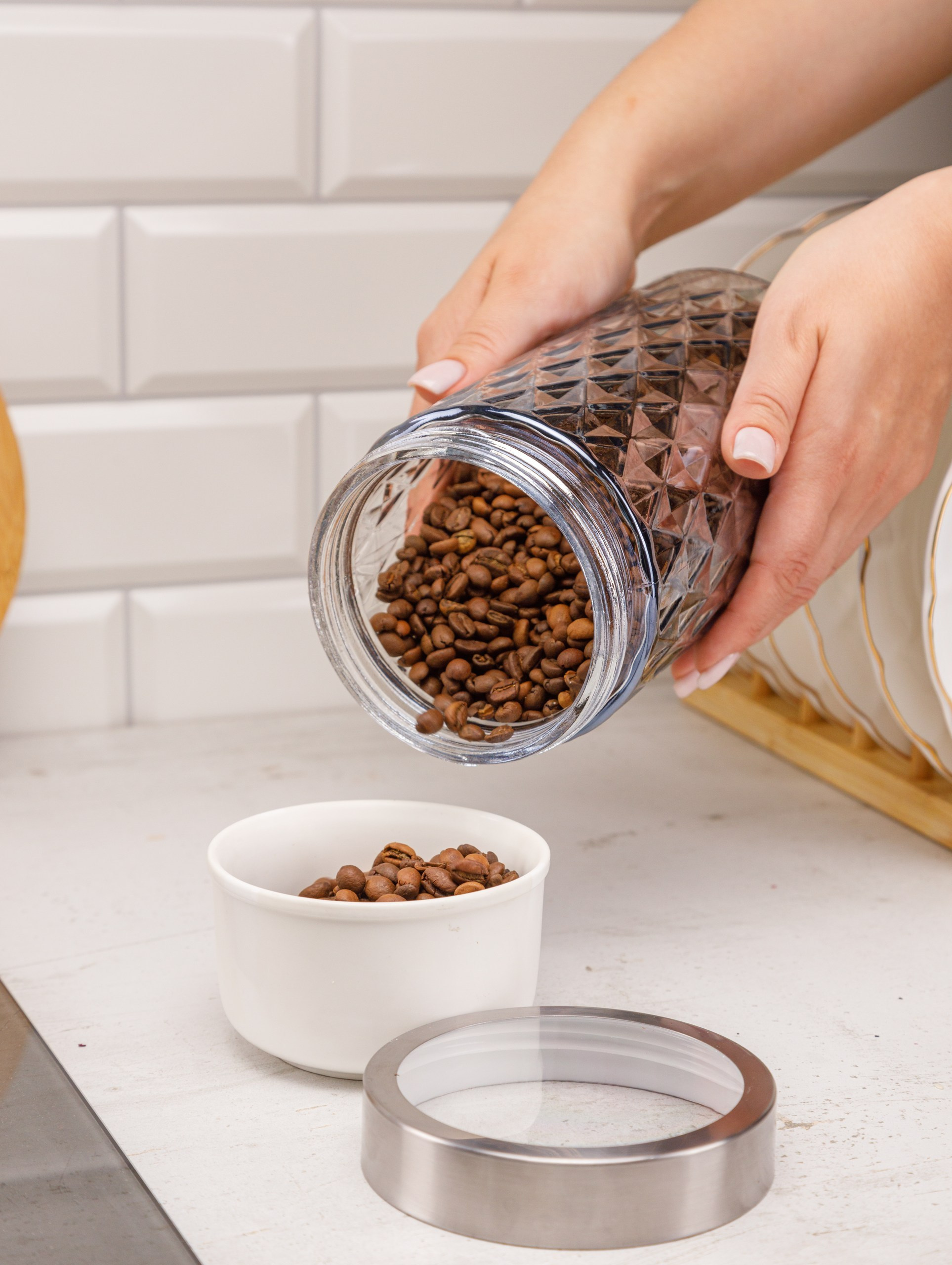 Стеклянные банки и стаканы. Студия коммерческой съемки ХВОЯ