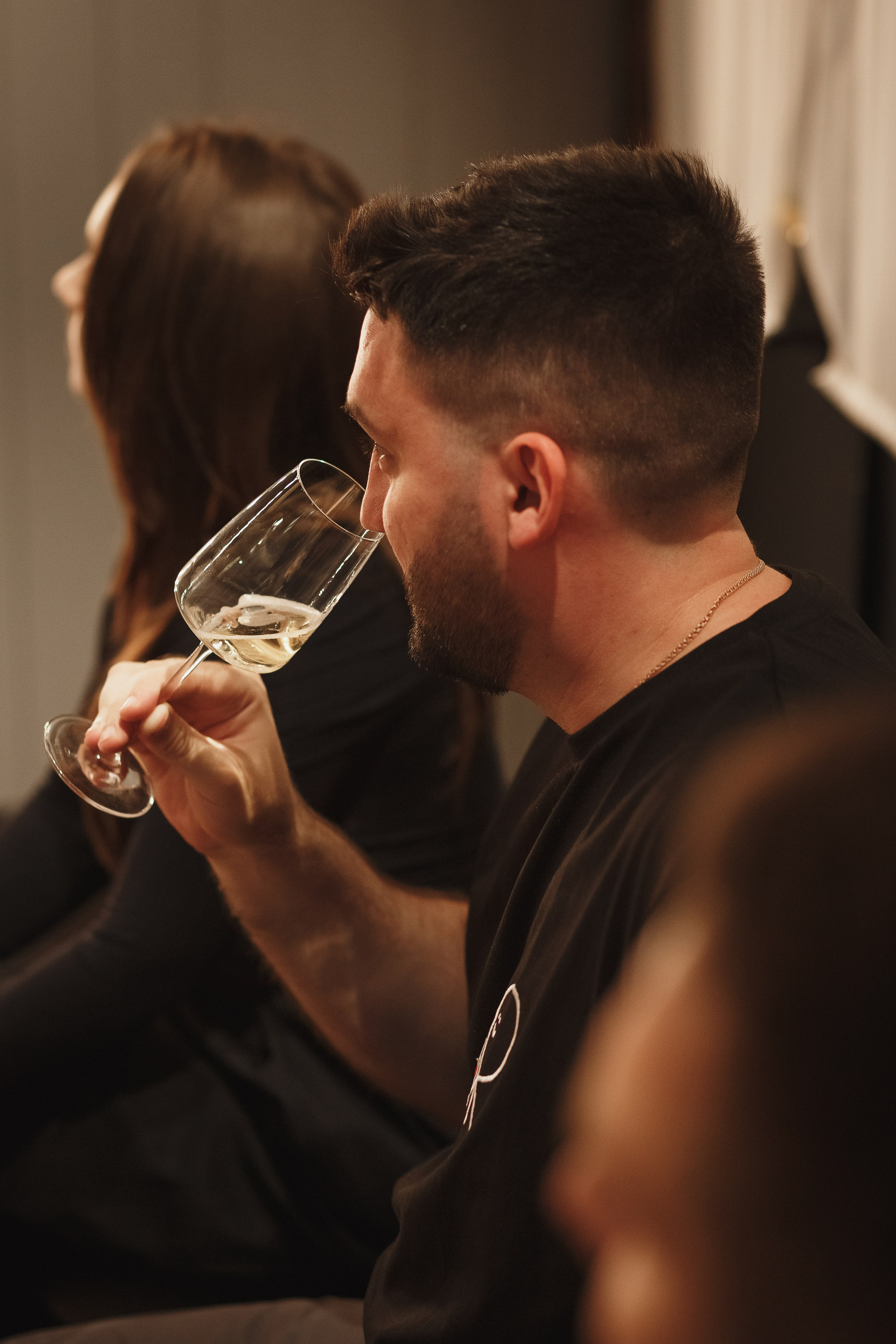 Фото клуба любителей российских вин в ресторане Мадам Ку-Ку, Таганрог. Свадебный и семейный фотограф в Таганроге Бакарюк Антон