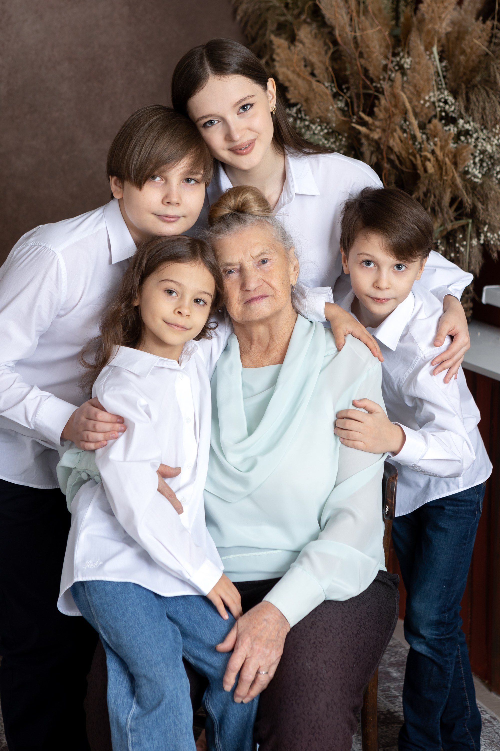 Семейная фотосессия в студии. Фотограф в Оренбурге. Профессиональный фотограф