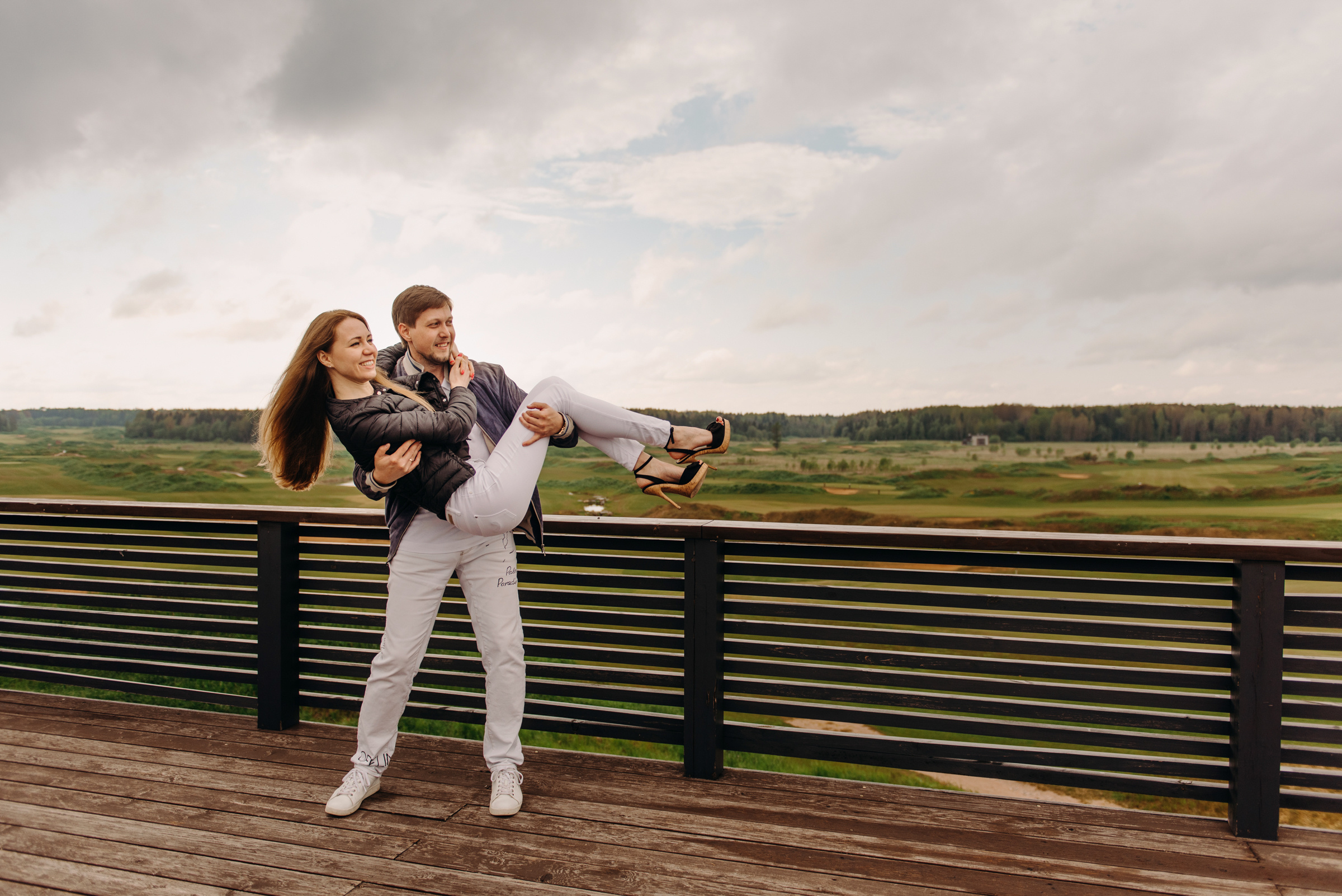 фотосъёмка лавстори в гольф клубе, фотосессия для пар